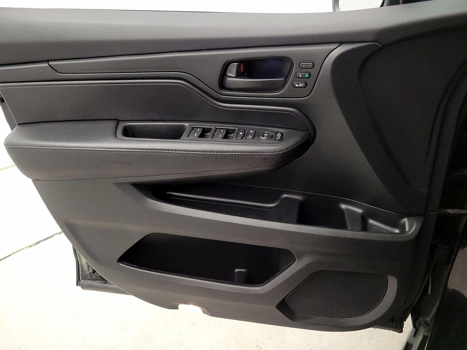 Thumbnail: 2023 Honda Odyssey - 12