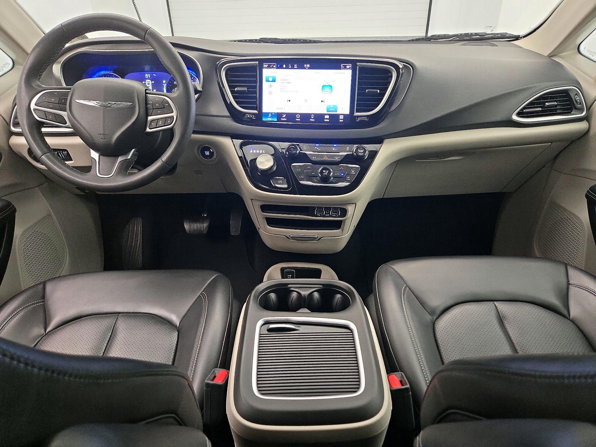 Thumbnail: 2023 Chrysler Pacifica - 9