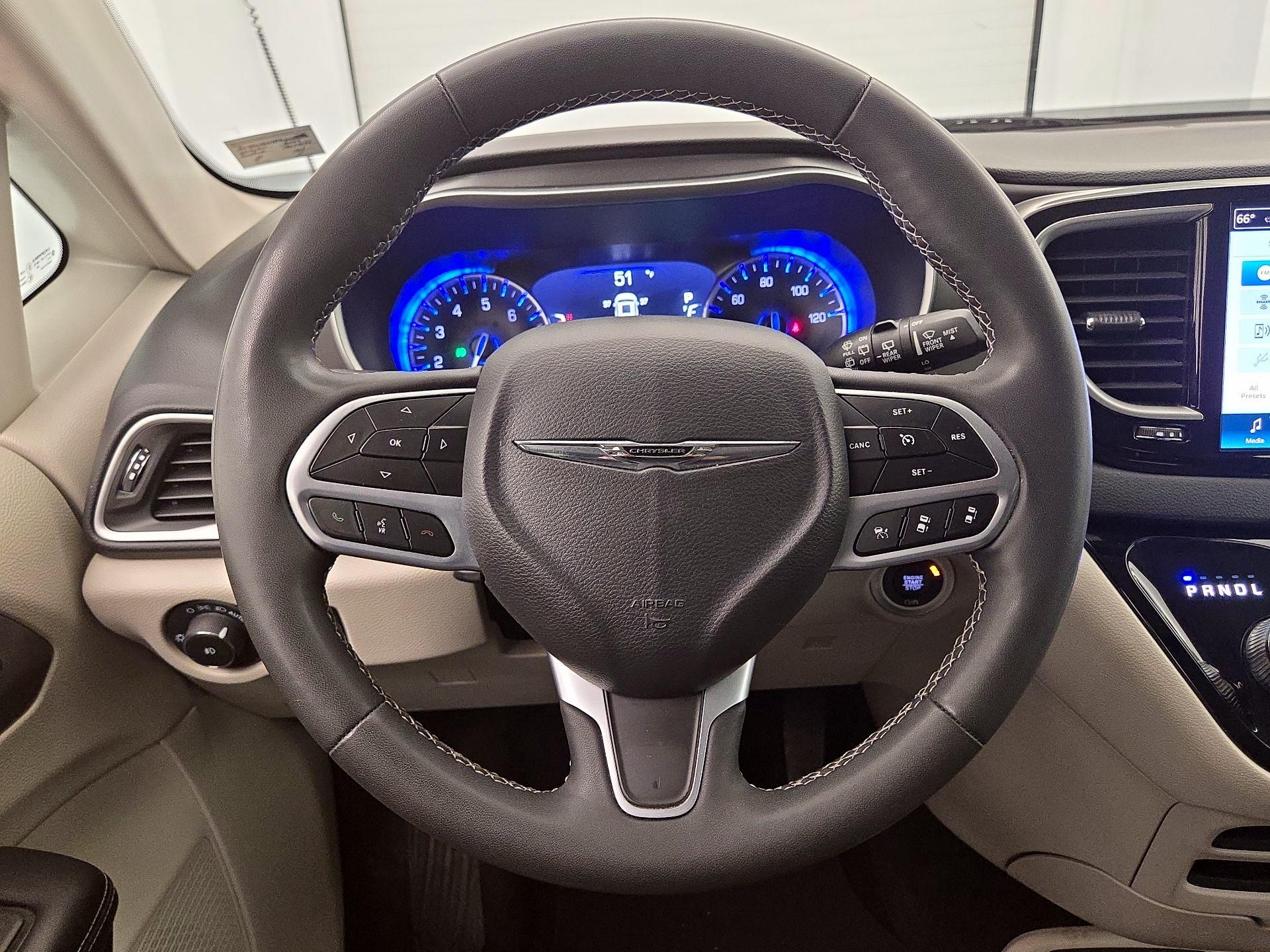 Thumbnail: 2023 Chrysler Pacifica - 10