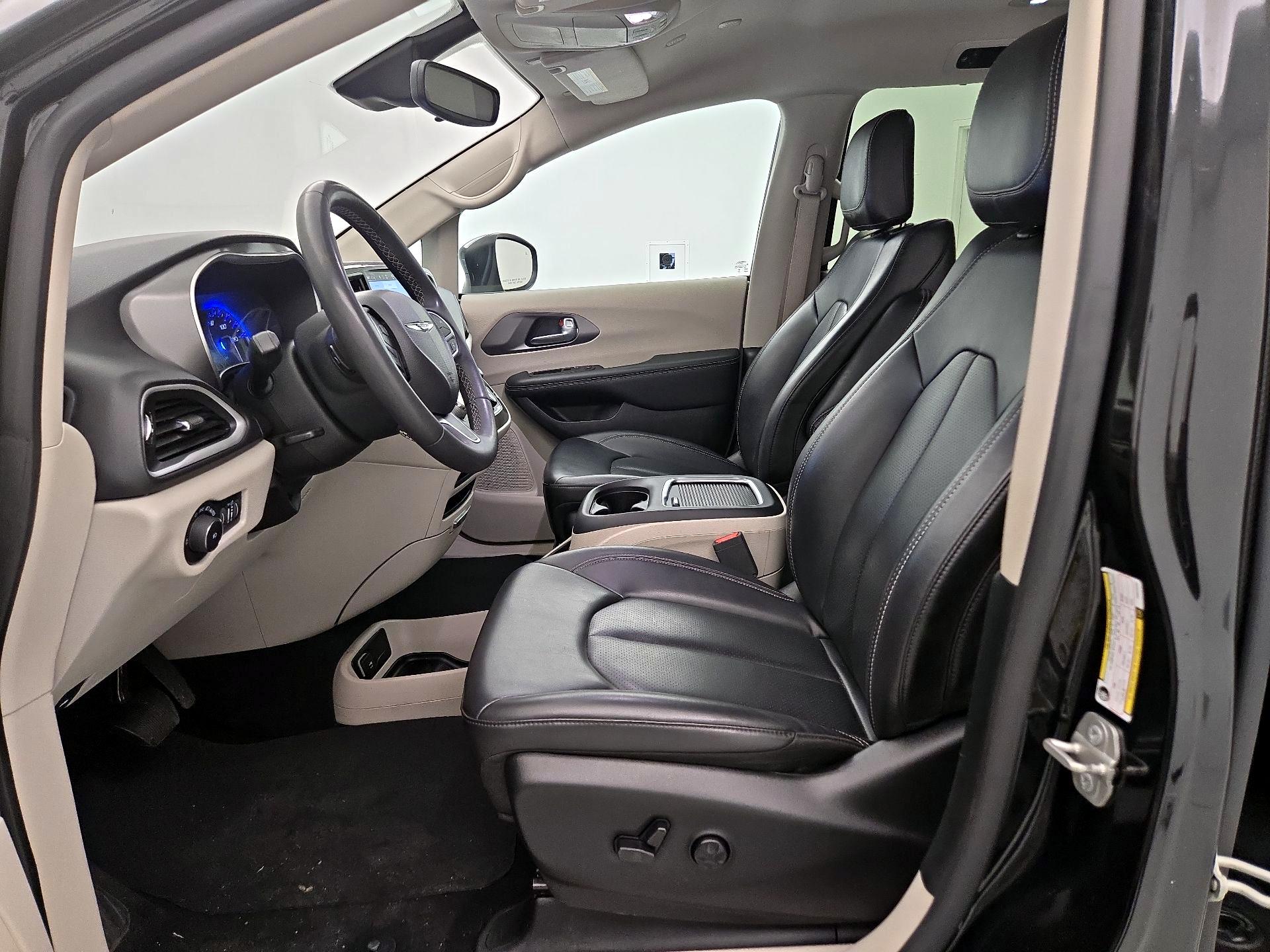 Thumbnail: 2023 Chrysler Pacifica - 11