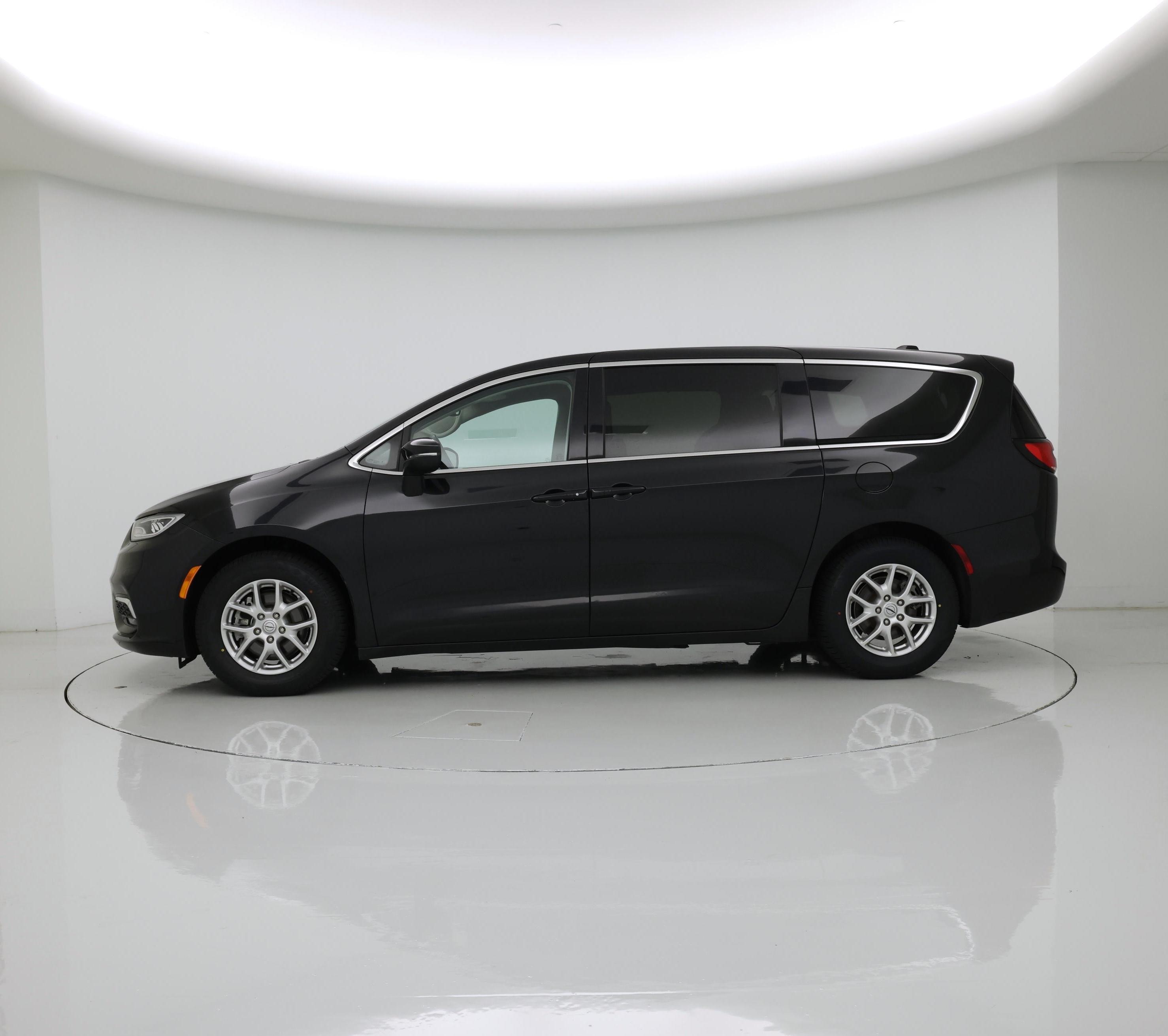 Thumbnail: 2023 Chrysler Pacifica - 3