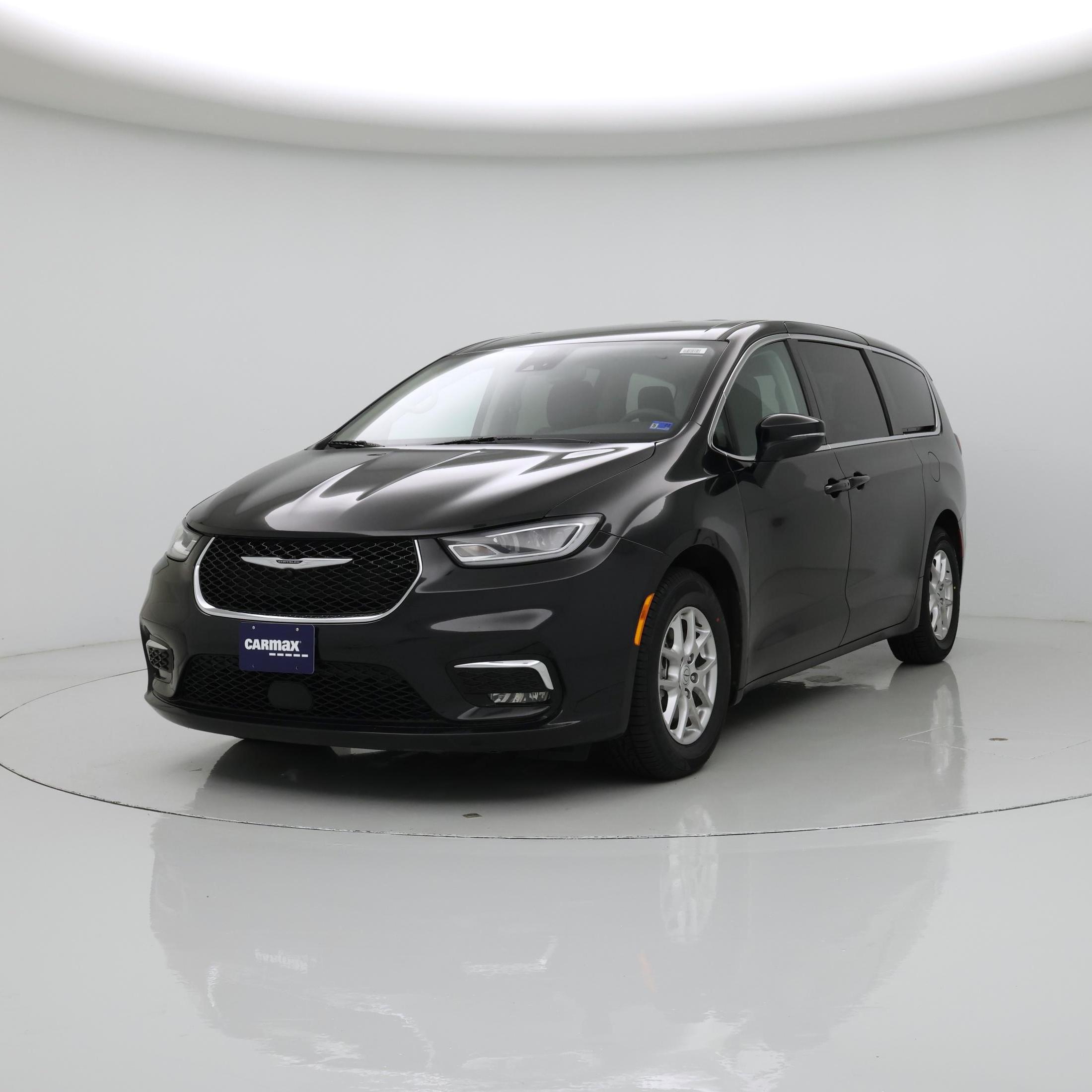 Thumbnail: 2023 Chrysler Pacifica - 4