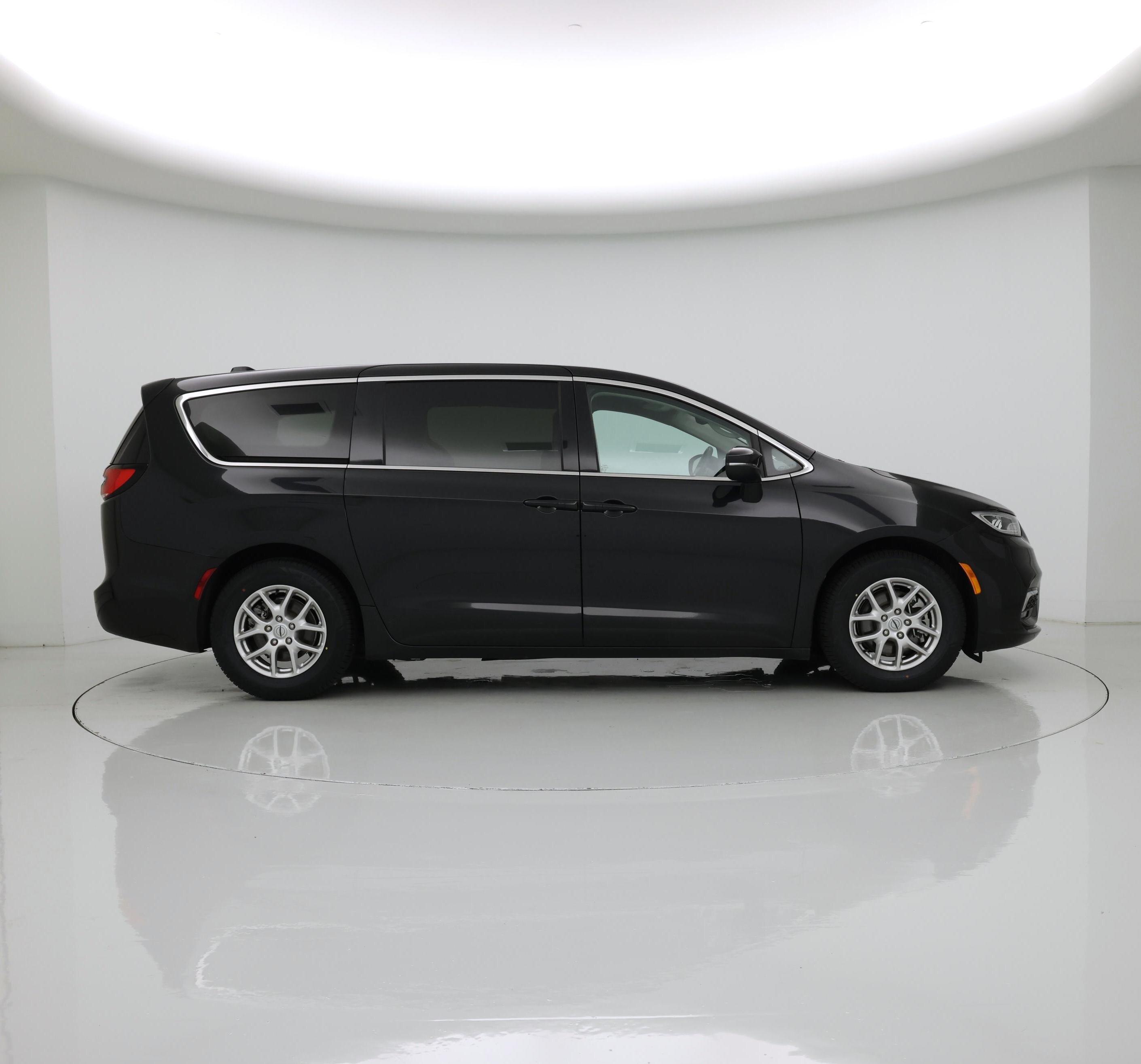 Thumbnail: 2023 Chrysler Pacifica - 7