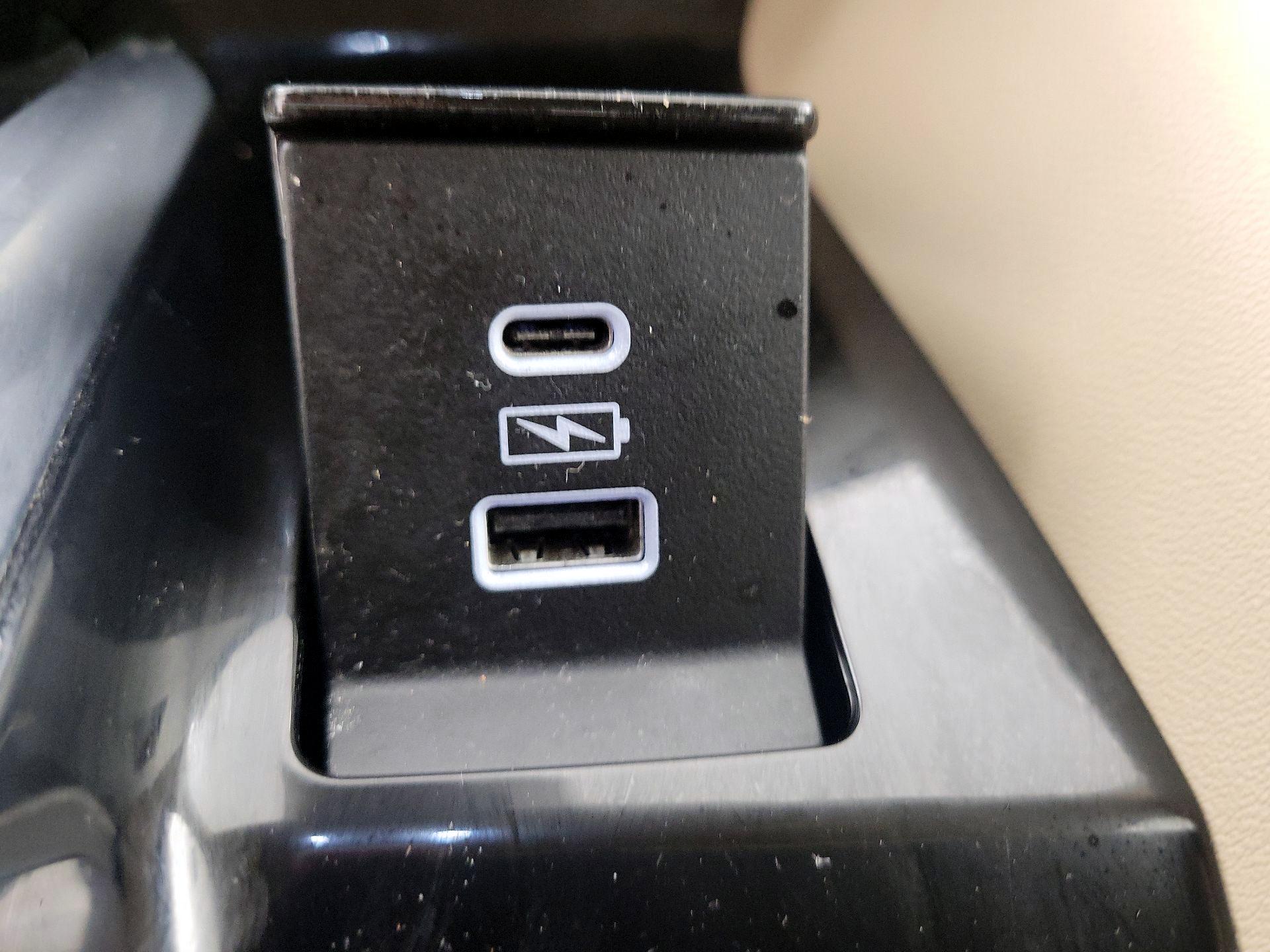 Thumbnail: 2023 Acura MDX - 19