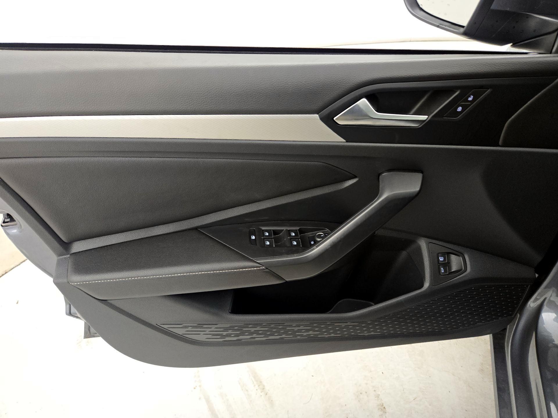 Thumbnail: 2024 Volkswagen Jetta - 12