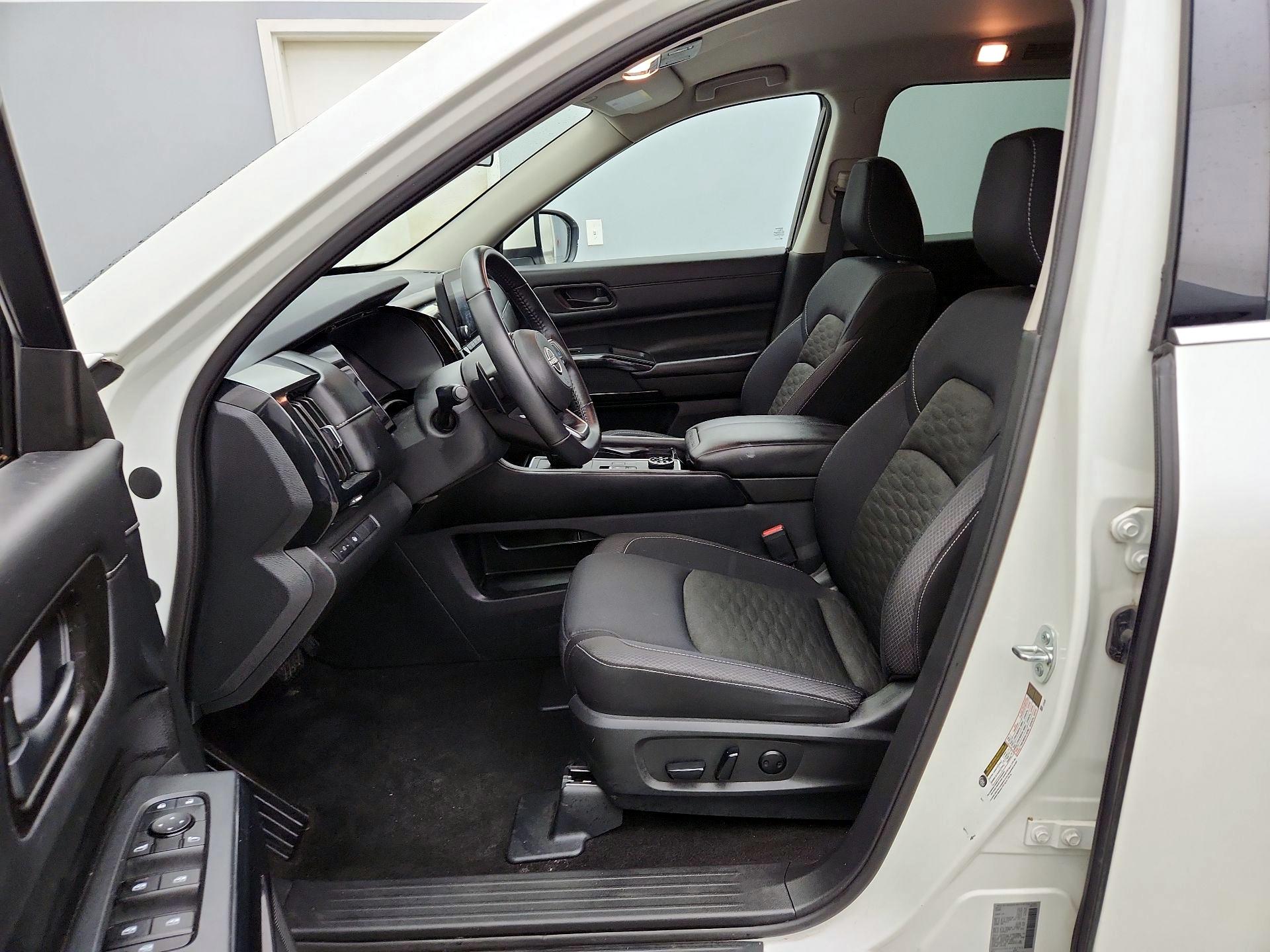 Thumbnail: 2023 Nissan Pathfinder - 11