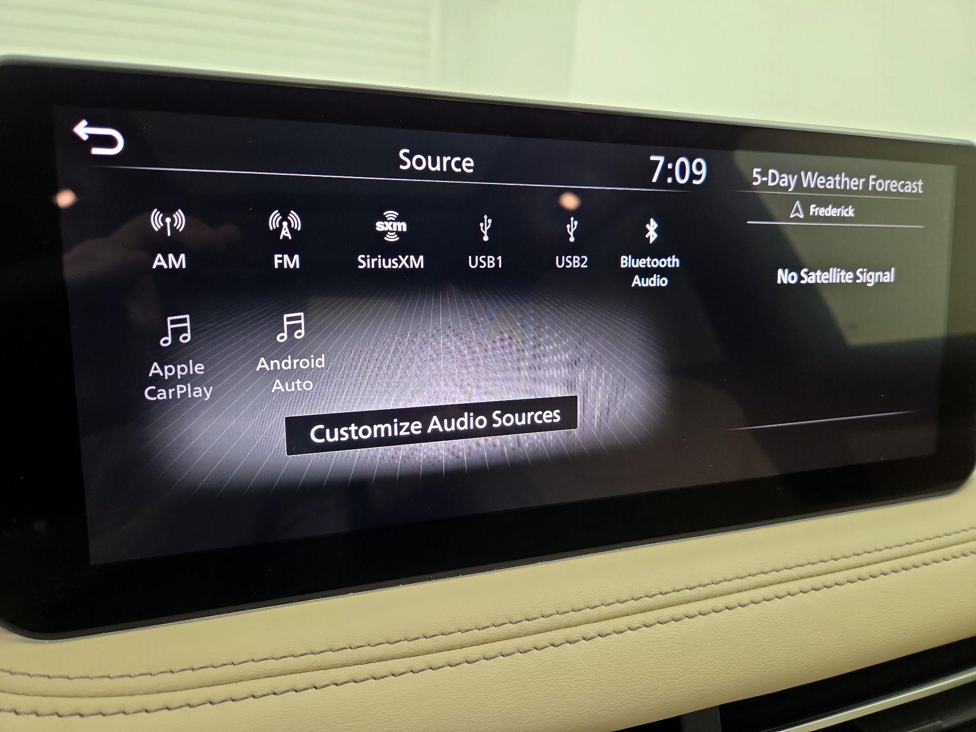 Thumbnail: 2023 INFINITI QX60 - 16