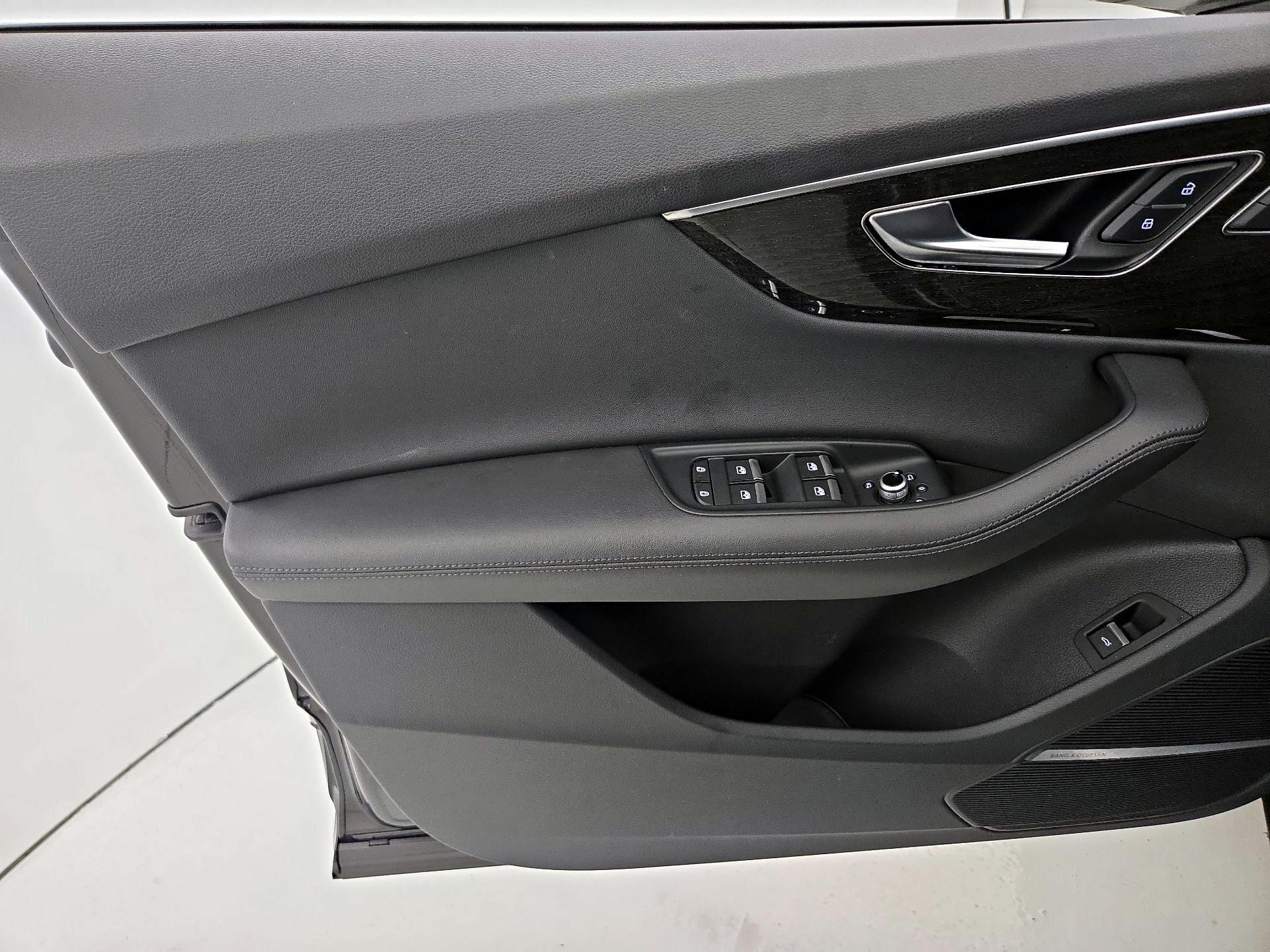 Thumbnail: 2023 Audi Q7 - 12