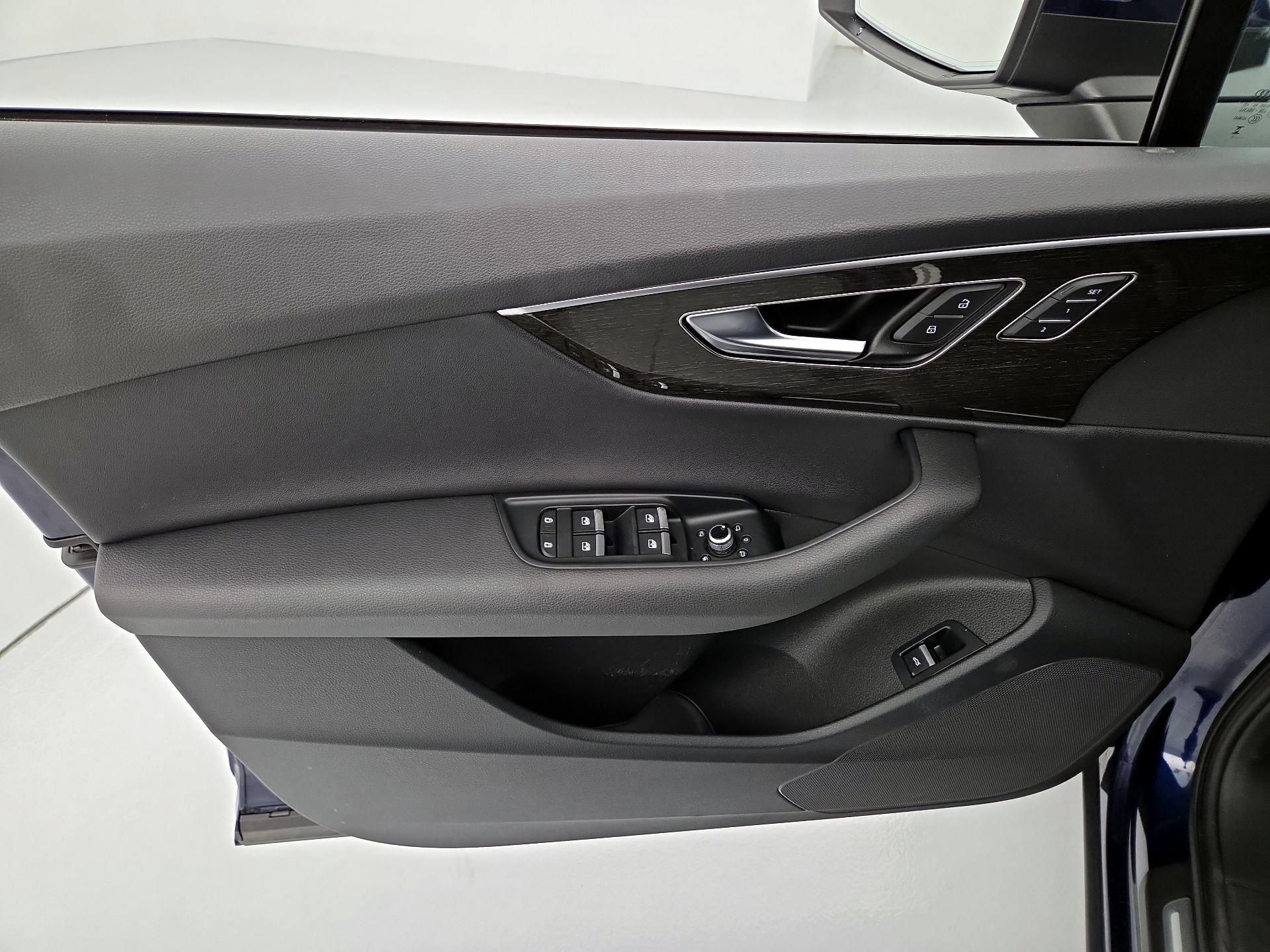 Thumbnail: 2023 Audi Q7 - 12