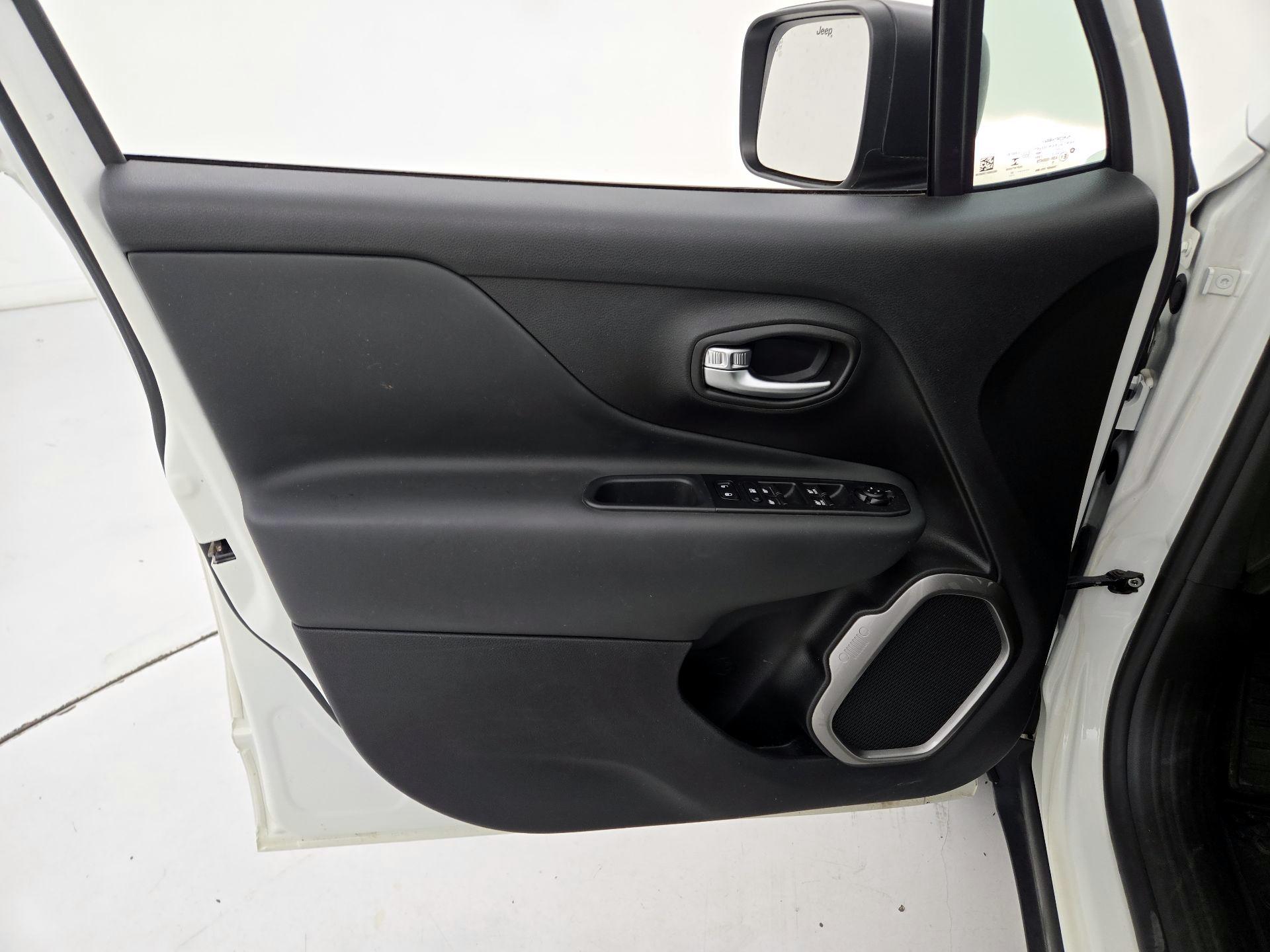 Thumbnail: 2022 Jeep Renegade - 12