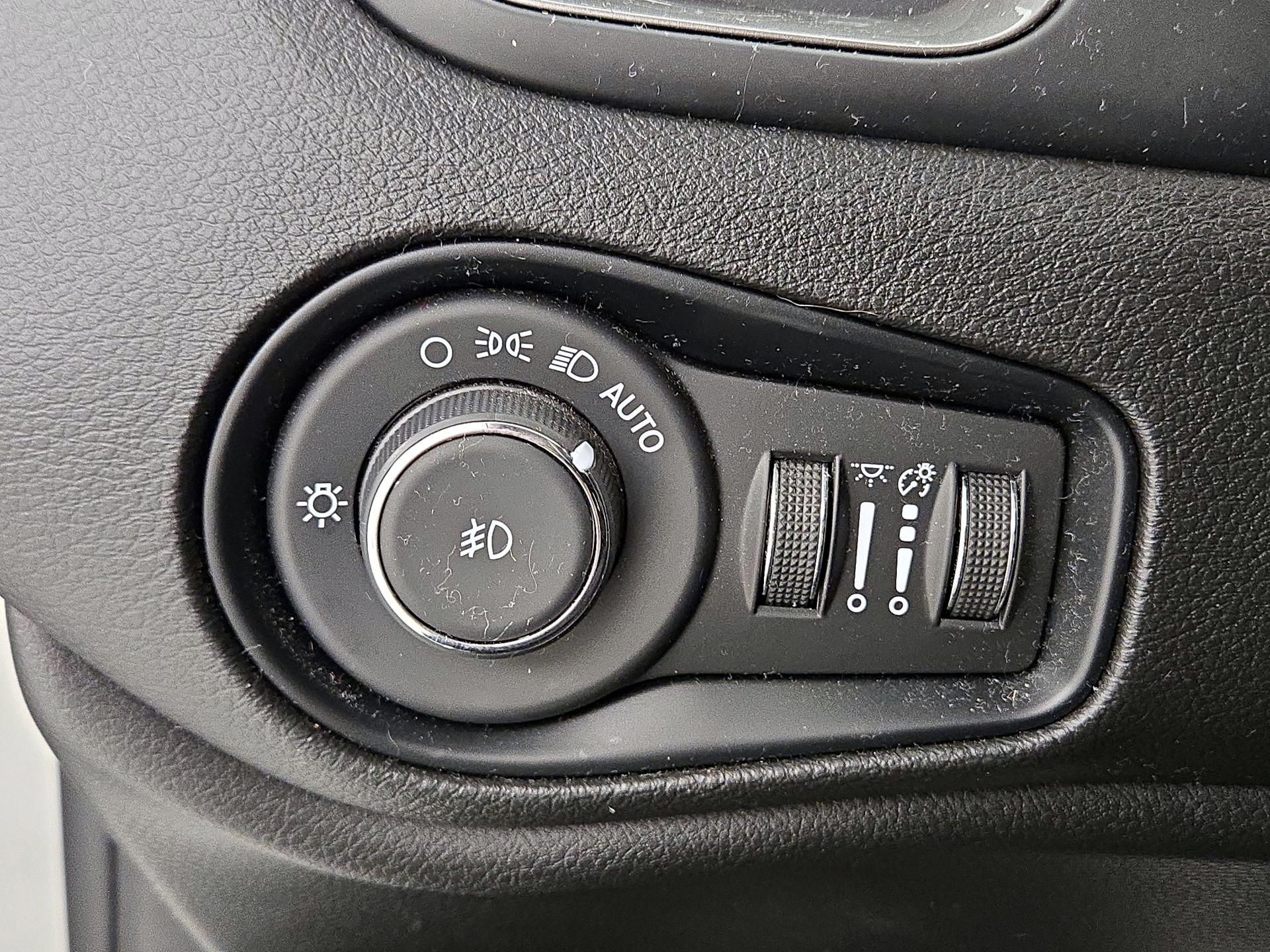 Thumbnail: 2022 Jeep Renegade - 13