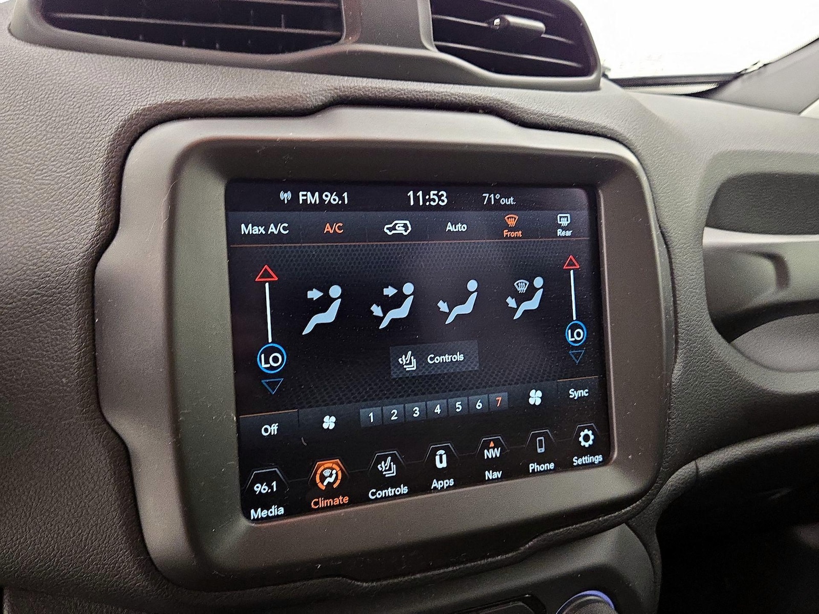 2022 Jeep Renegade Latitude - Photo 18