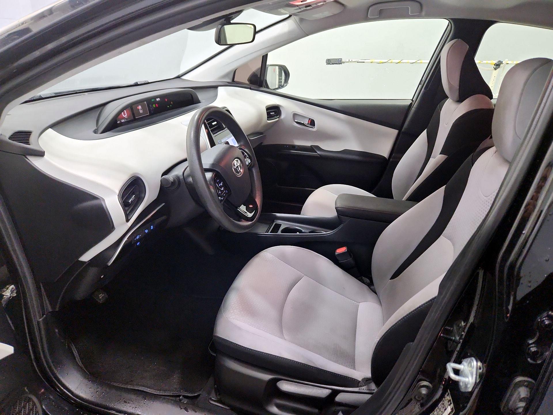 Thumbnail: 2022 Toyota Prius - 11