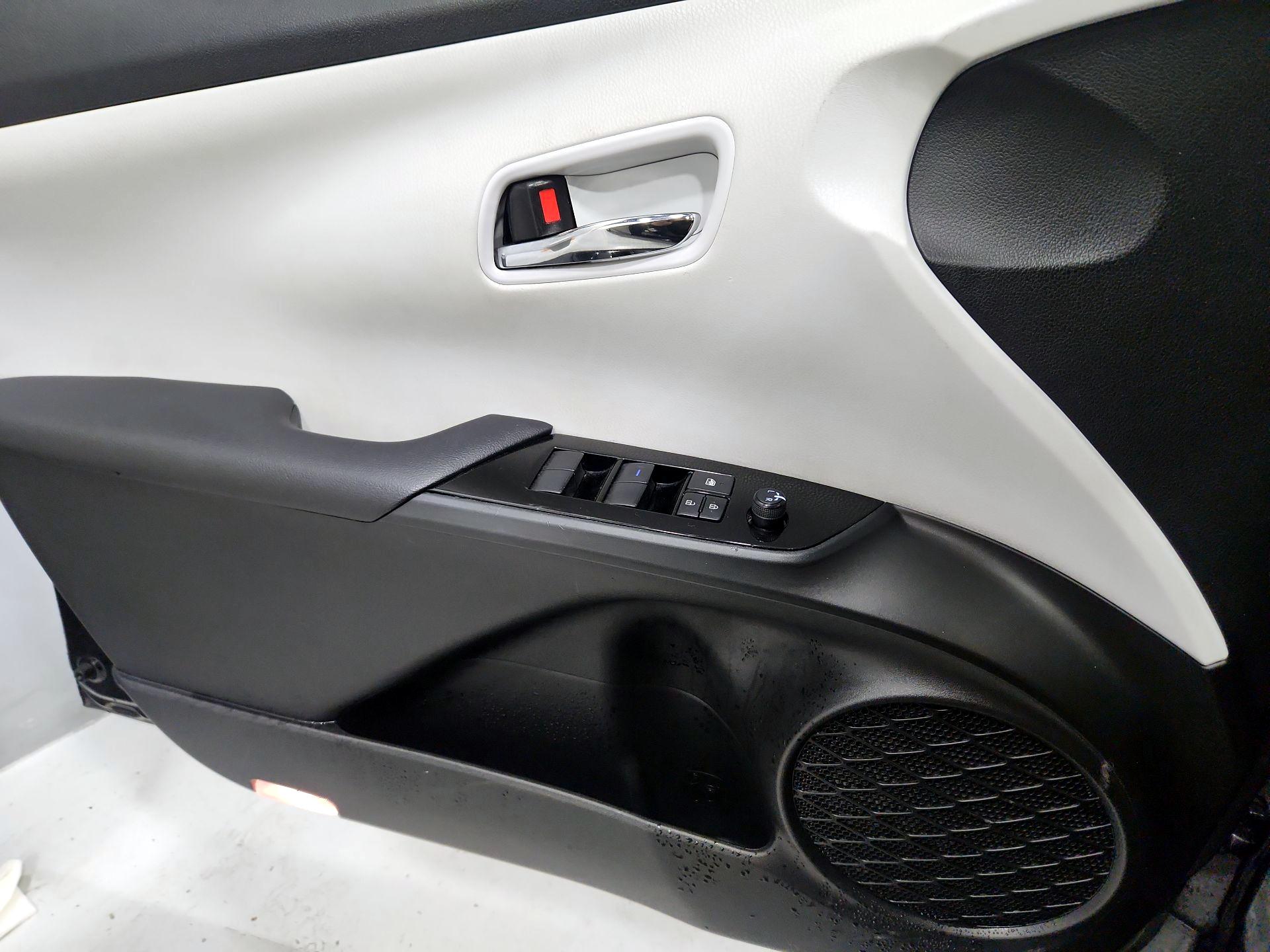 Thumbnail: 2022 Toyota Prius - 12