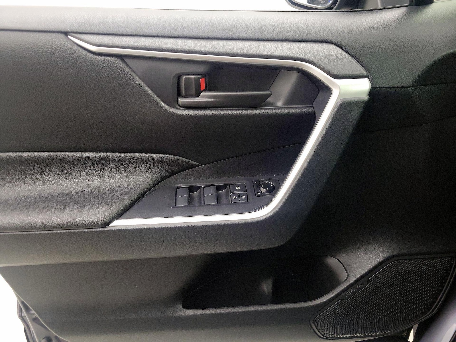 2021 Toyota RAV4 SE - Photo 13