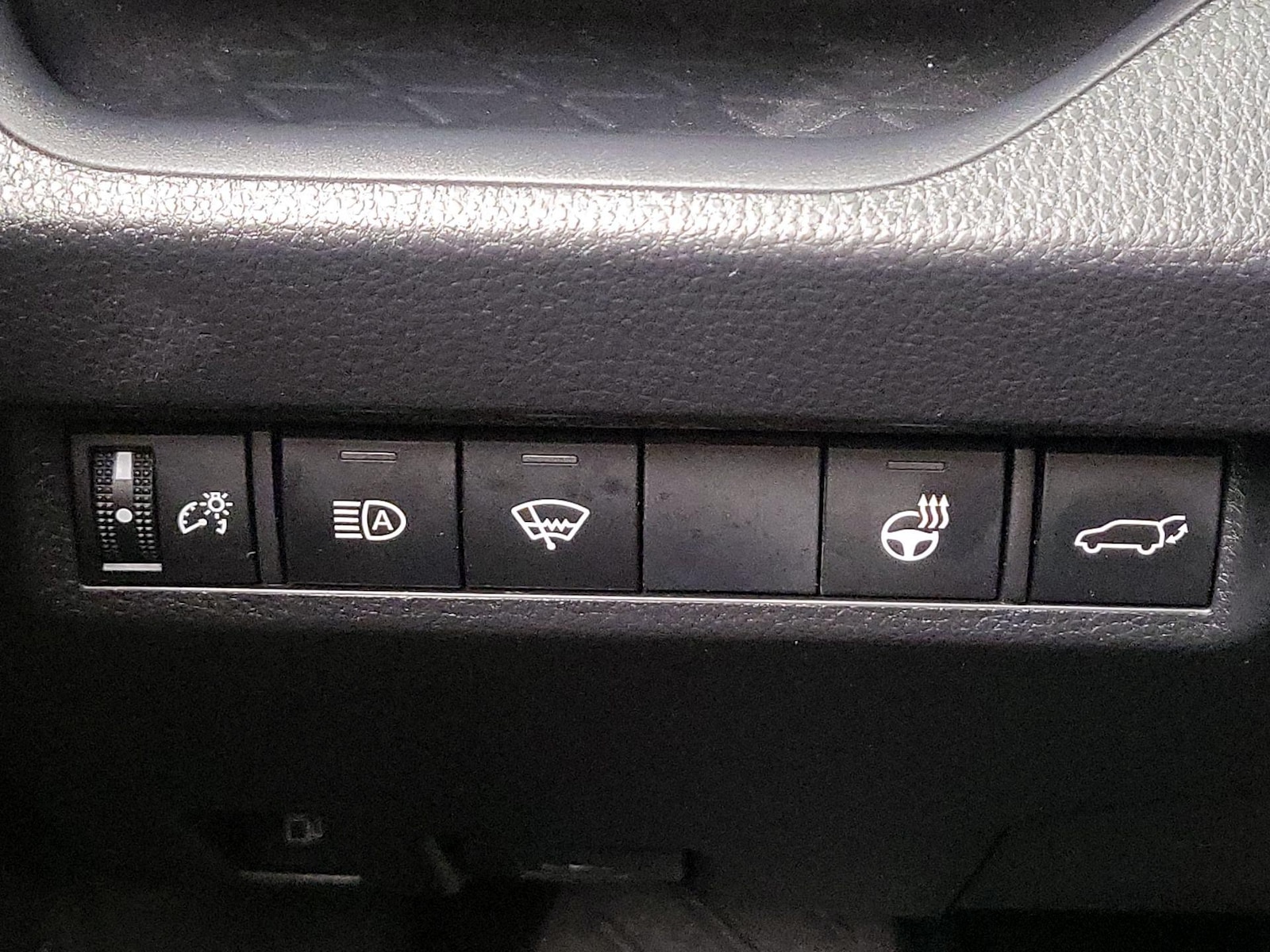 2021 Toyota RAV4 SE - Photo 14