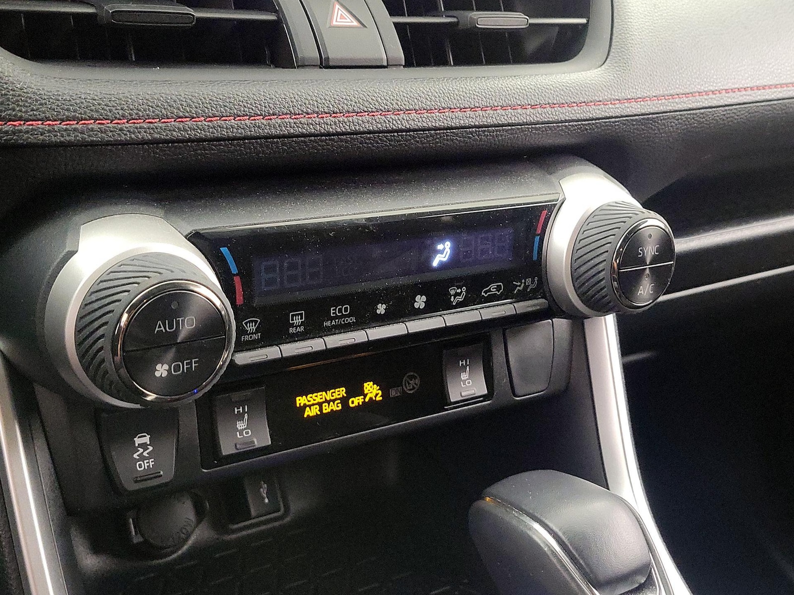 2021 Toyota RAV4 SE - Photo 17