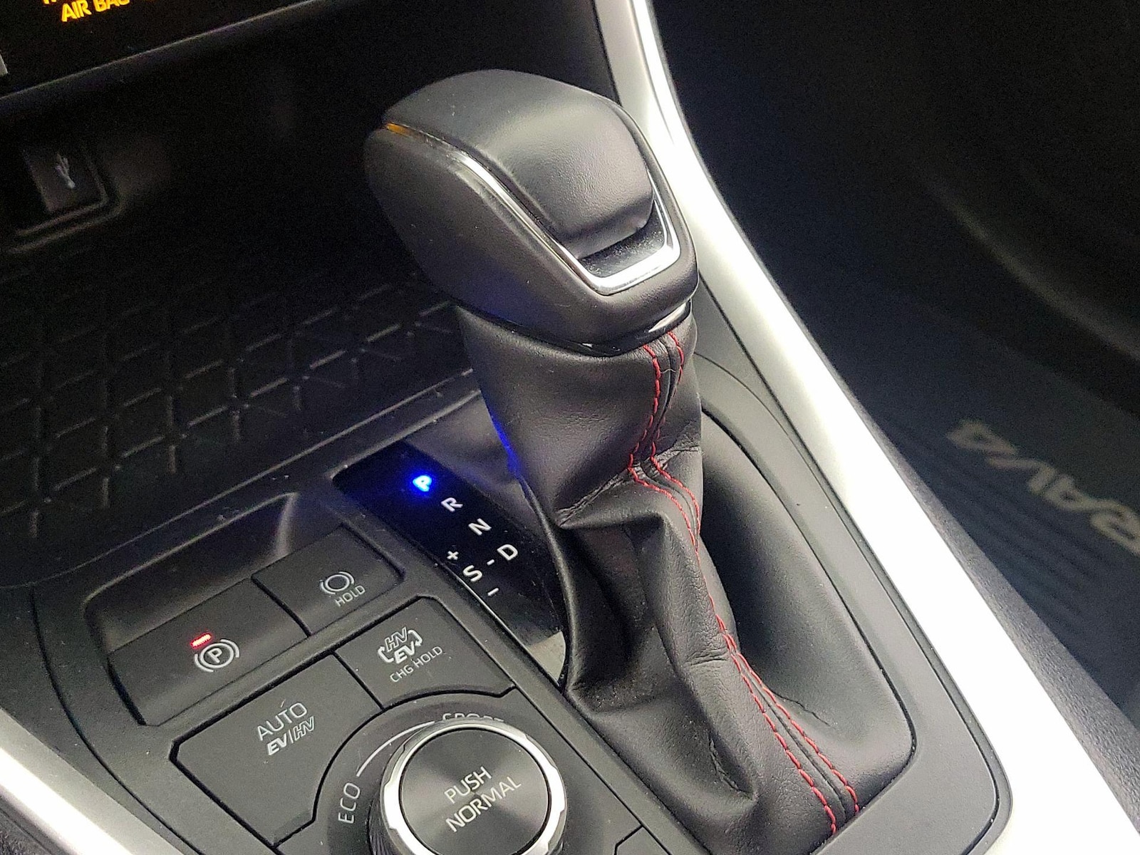2021 Toyota RAV4 SE - Photo 18