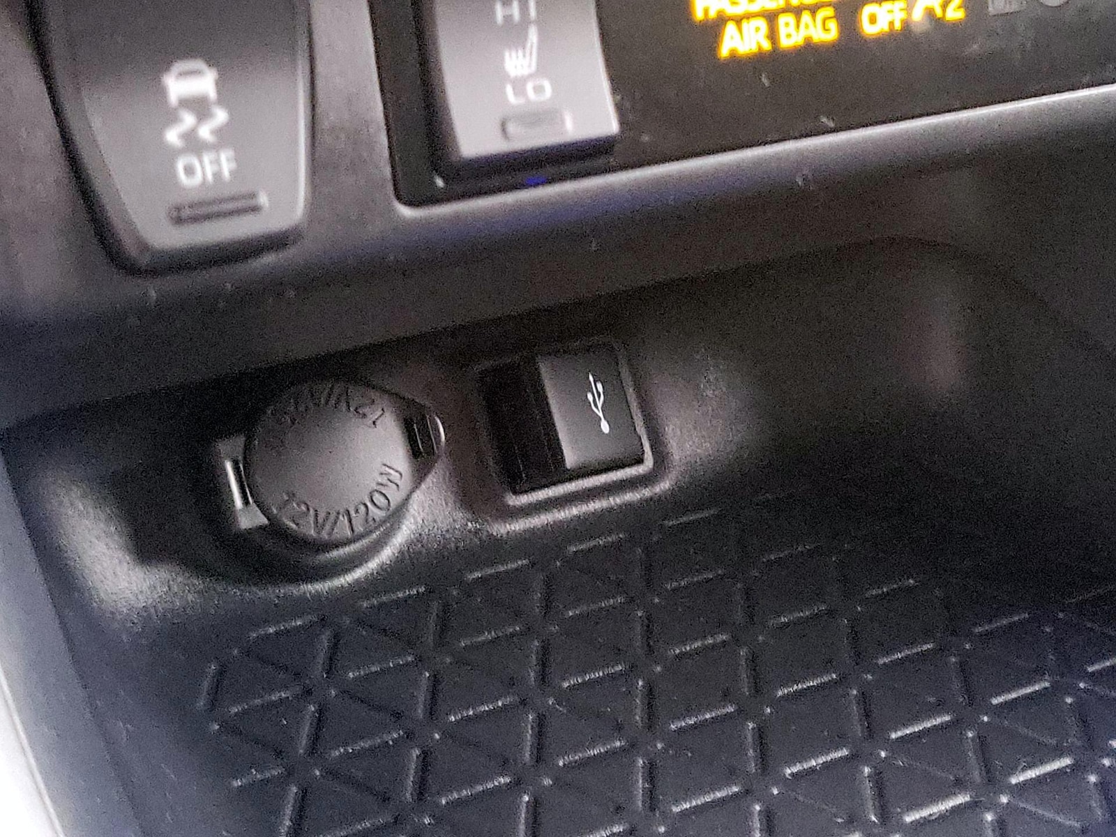2021 Toyota RAV4 SE - Photo 19
