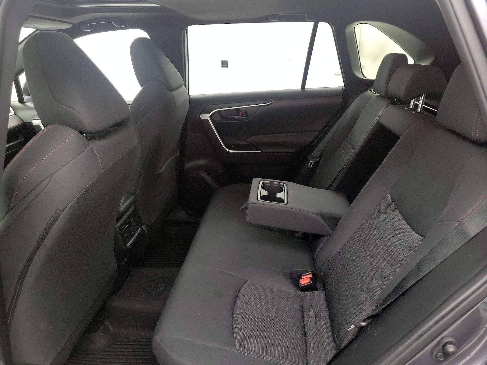 2021 Toyota RAV4 SE - Photo 21