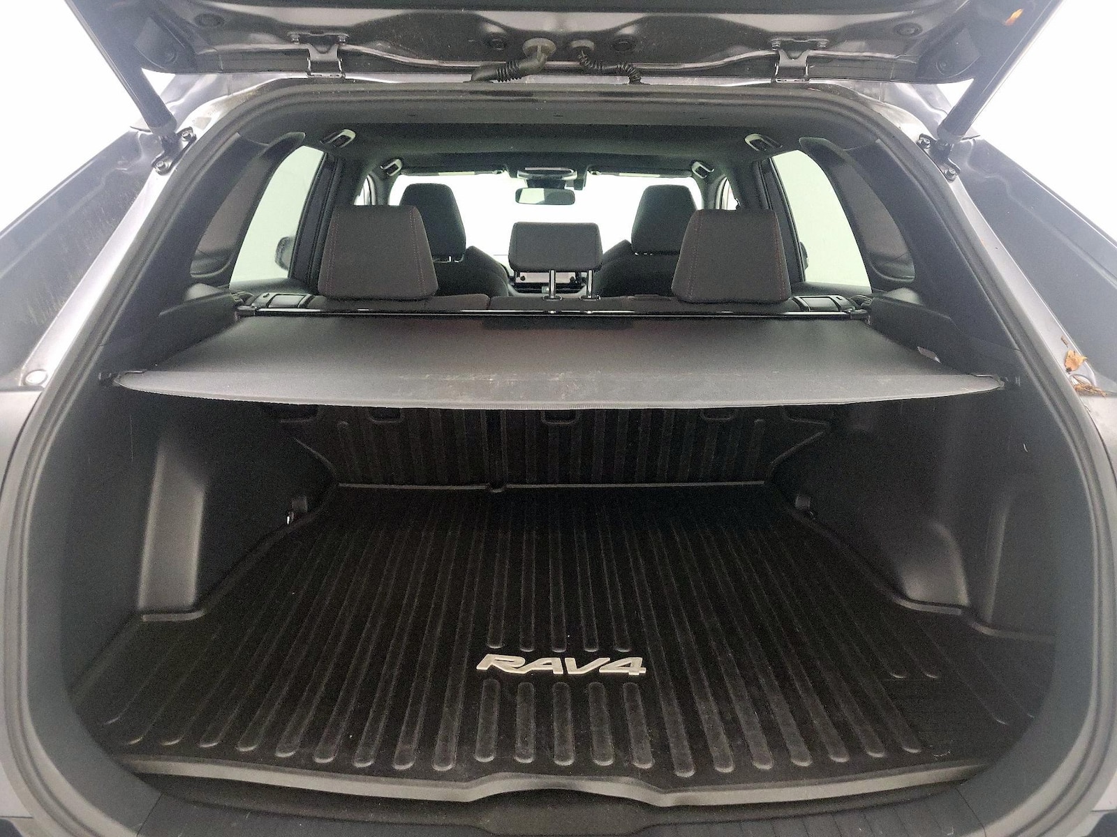 2021 Toyota RAV4 SE - Photo 22