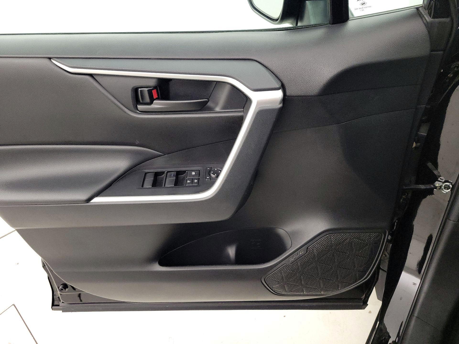 Thumbnail: 2023 Toyota RAV4 - 12