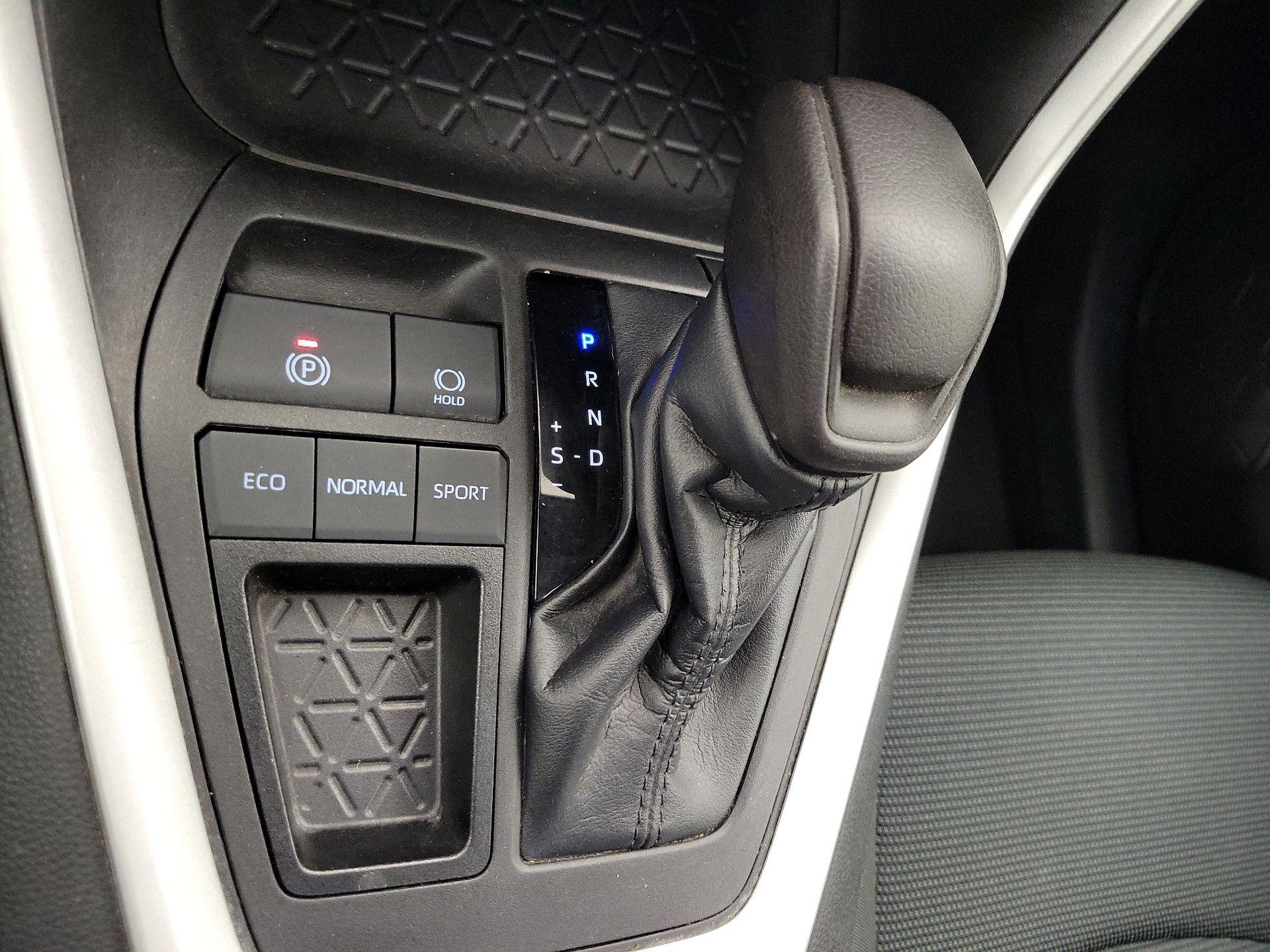 Thumbnail: 2023 Toyota RAV4 - 17