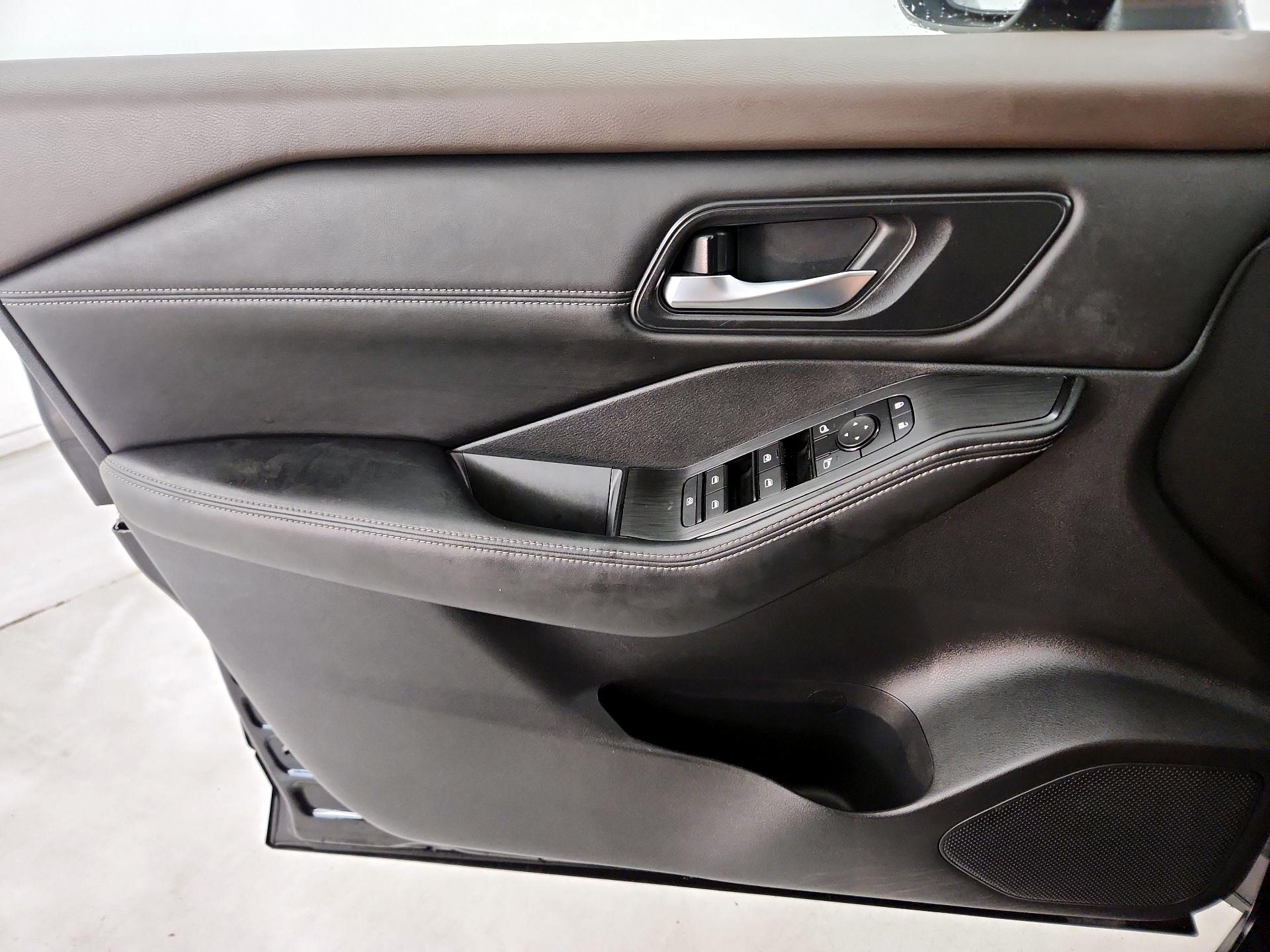 Thumbnail: 2023 Nissan Rogue - 12