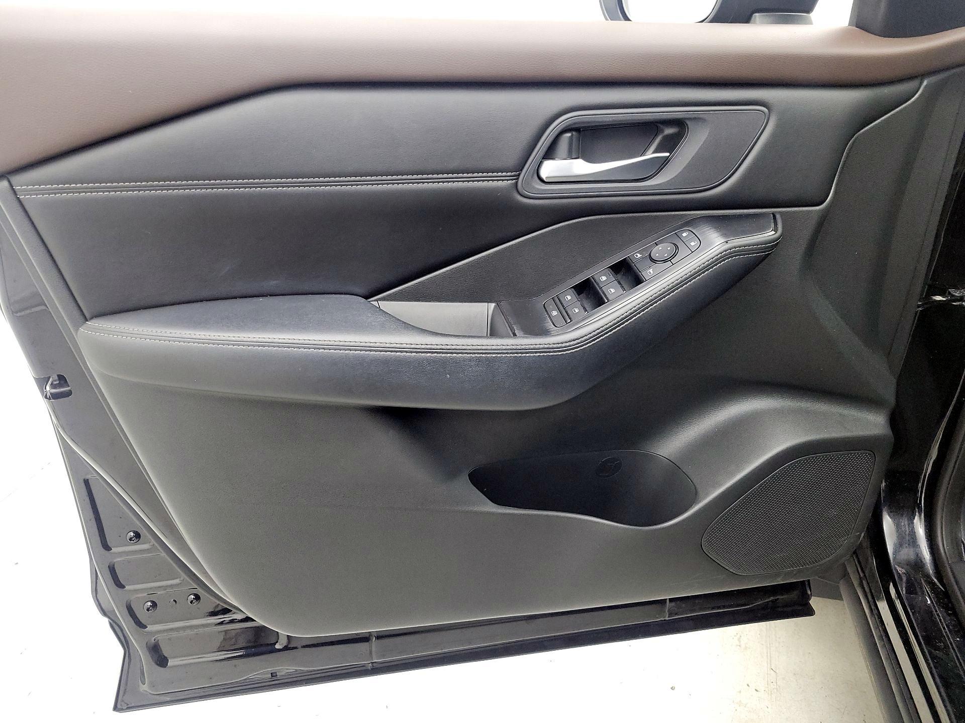 Thumbnail: 2023 Nissan Rogue - 12