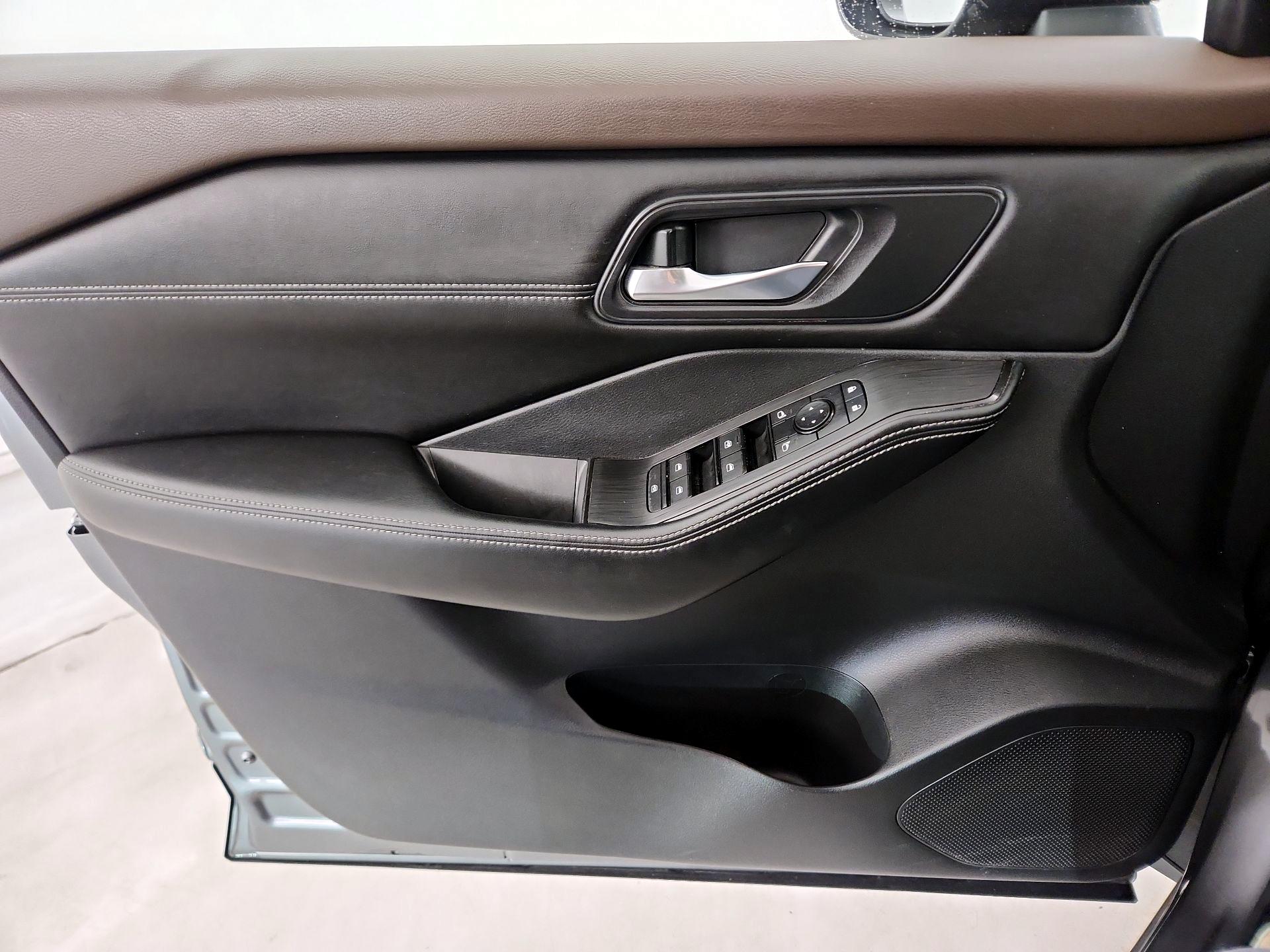 Thumbnail: 2023 Nissan Rogue - 12