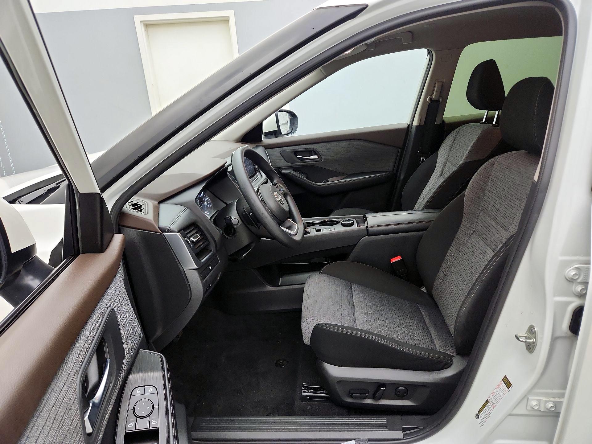 Thumbnail: 2023 Nissan Rogue - 11