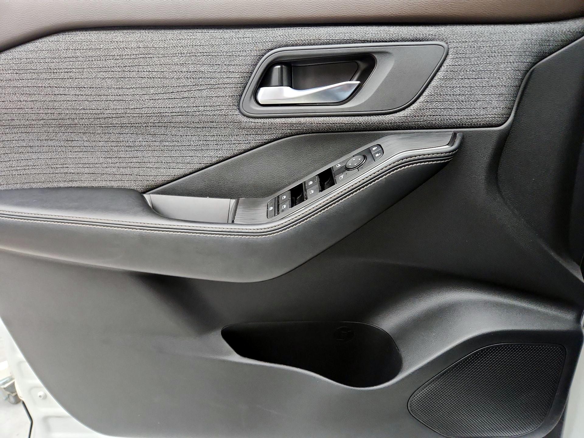 Thumbnail: 2023 Nissan Rogue - 12