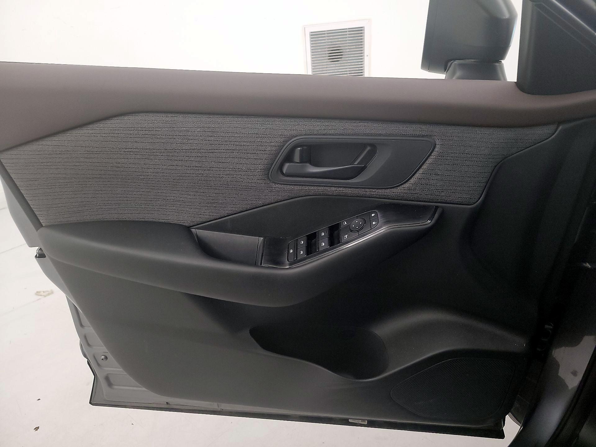 Thumbnail: 2023 Nissan Rogue - 12