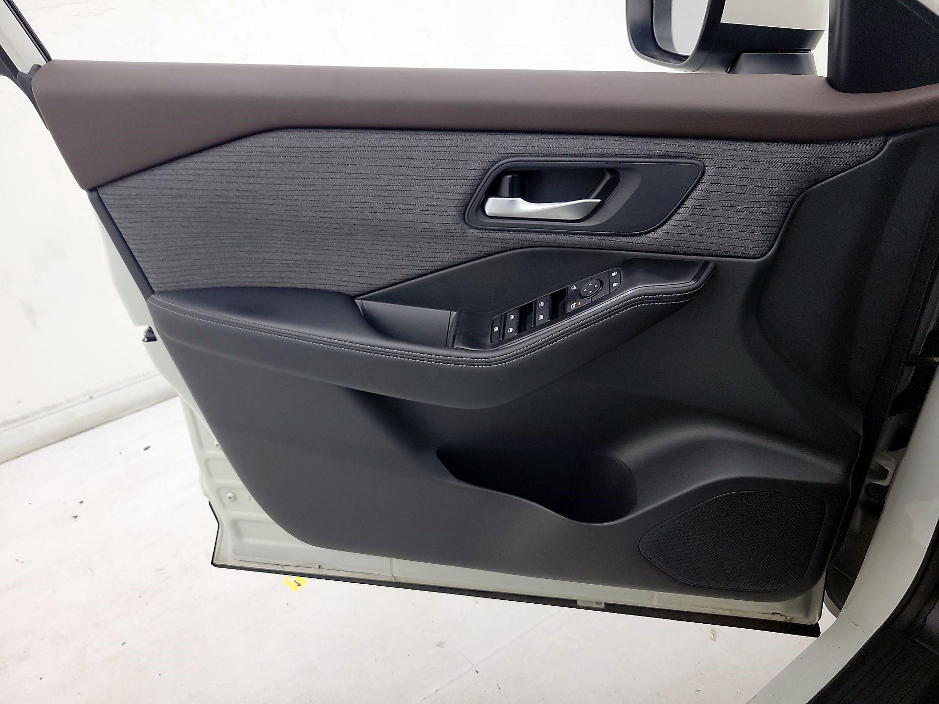 Thumbnail: 2023 Nissan Rogue - 10