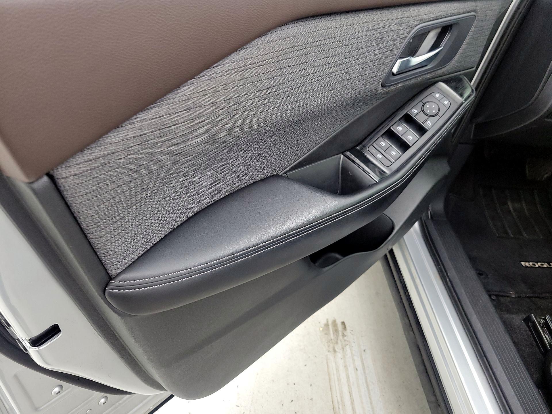 Thumbnail: 2023 Nissan Rogue - 12