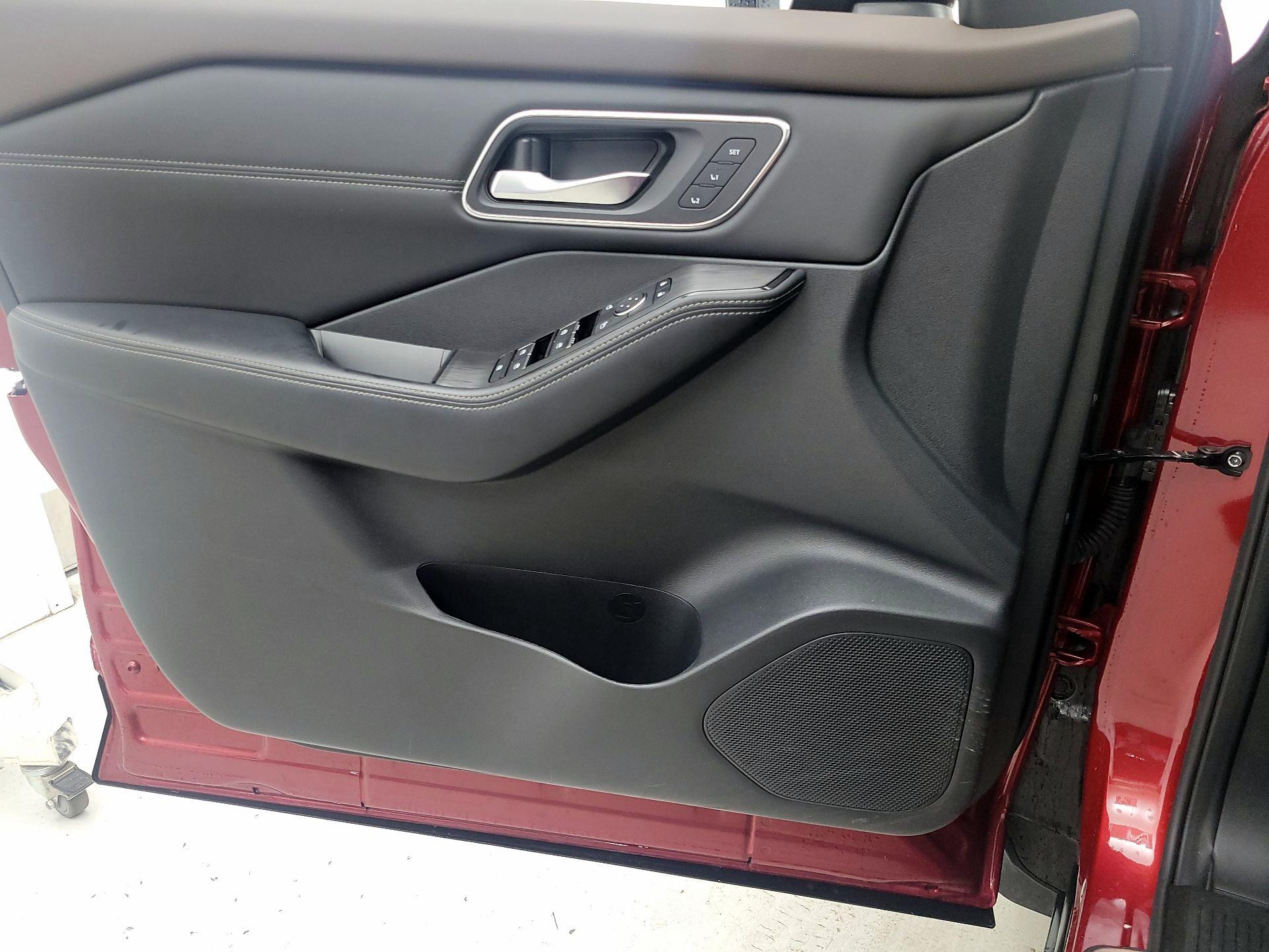 Thumbnail: 2023 Nissan Rogue - 12