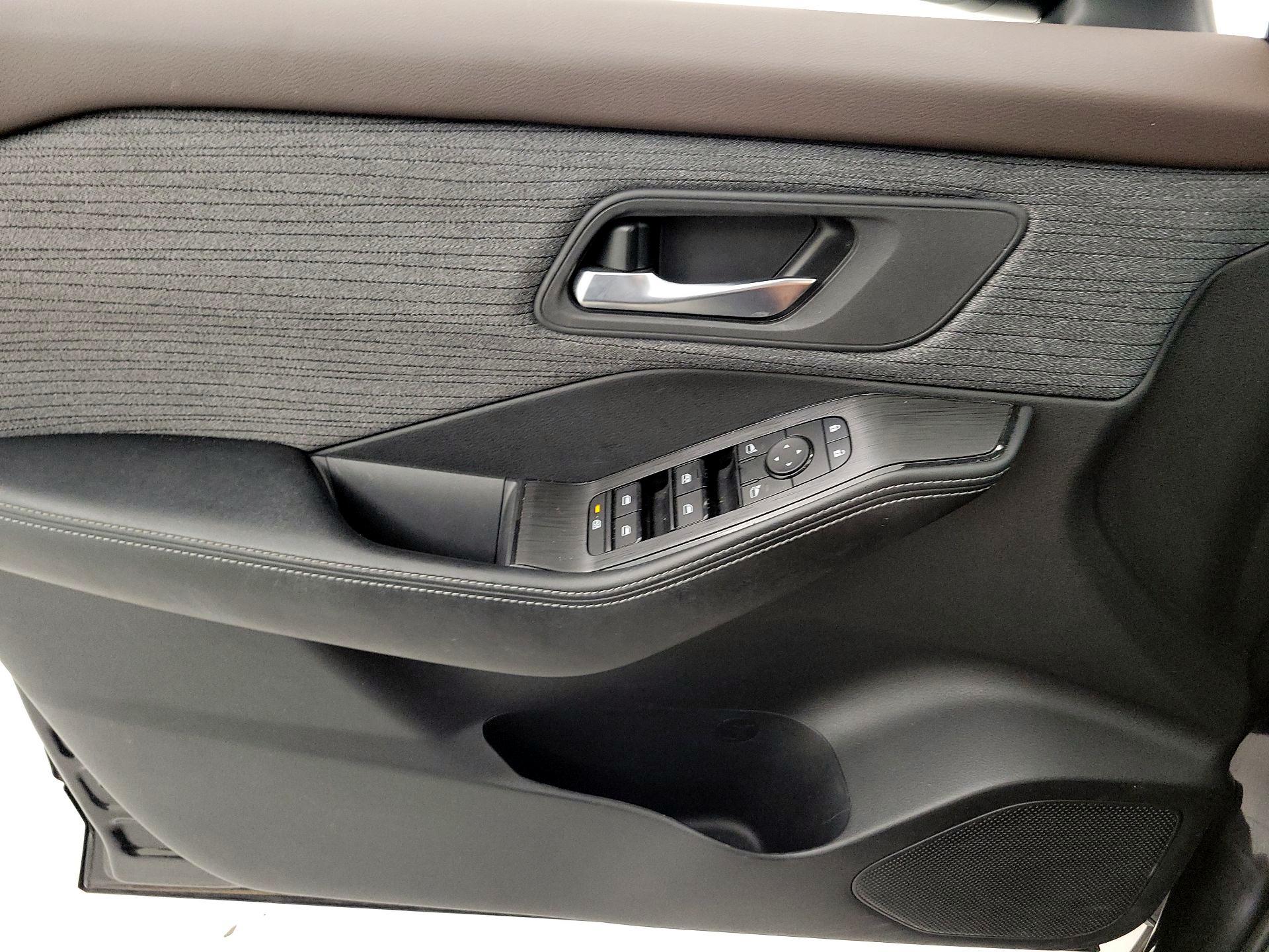 Thumbnail: 2023 Nissan Rogue - 10