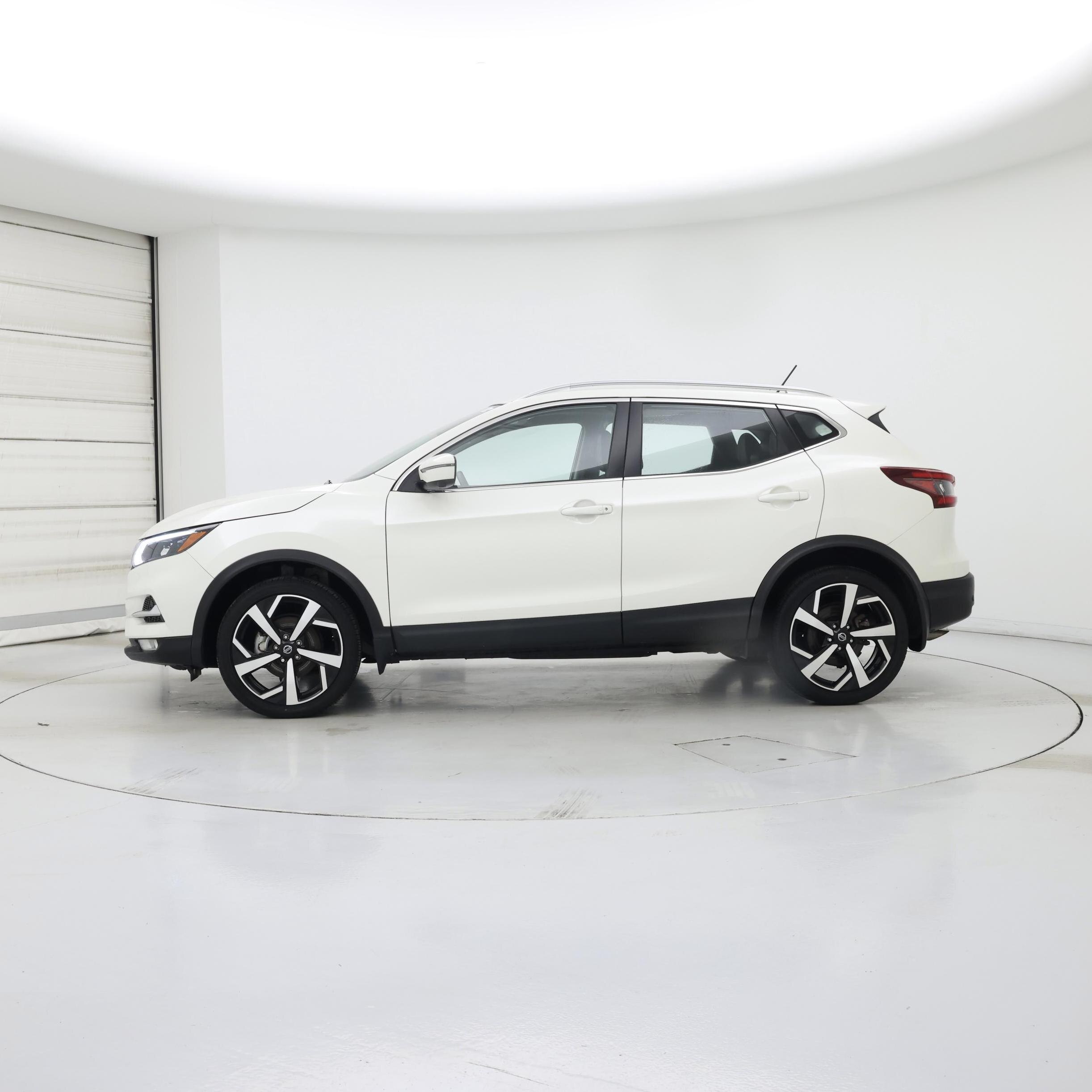 Thumbnail: 2022 Nissan Rogue Sport - 3