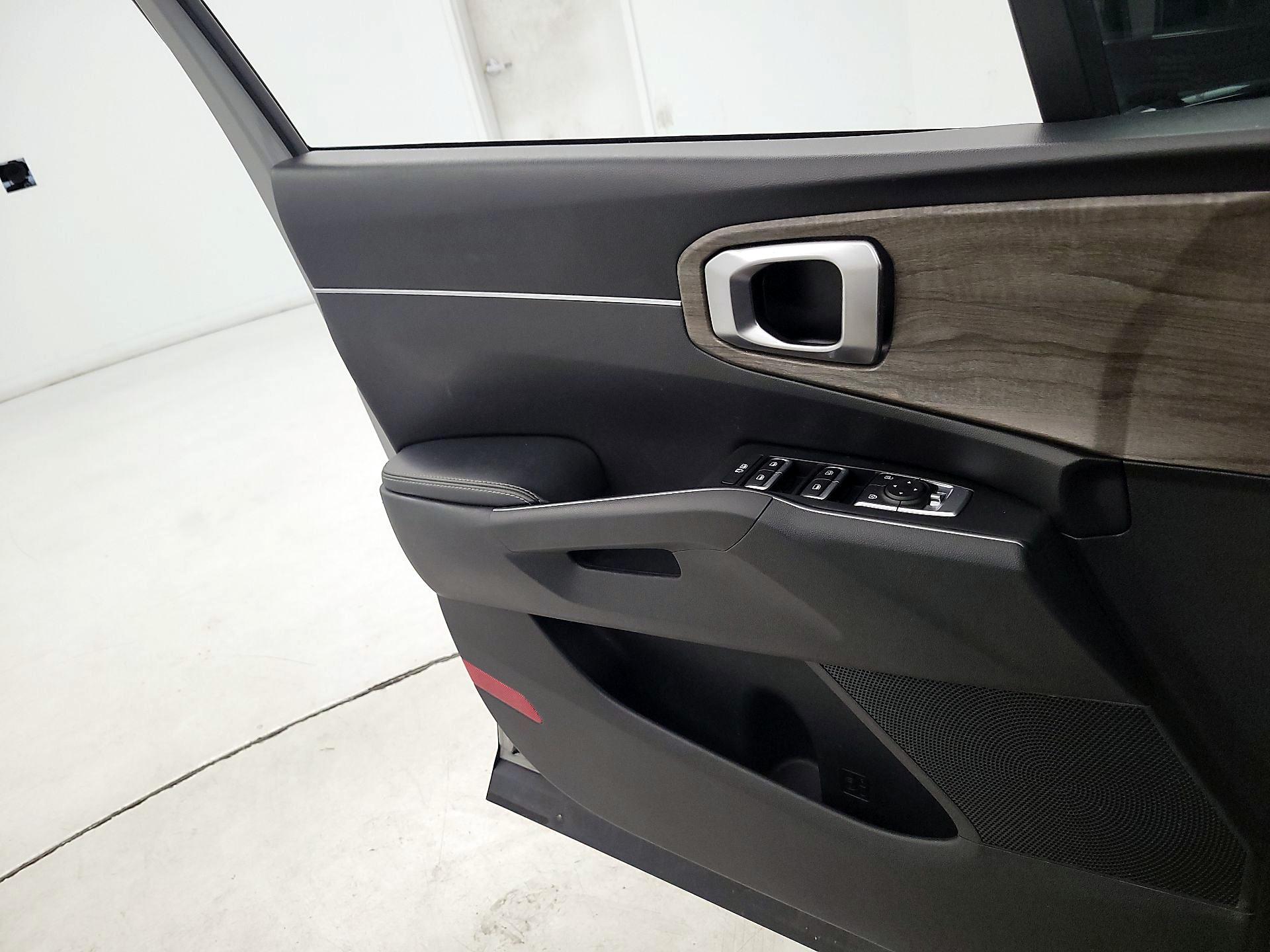 Thumbnail: 2023 Kia Sorento - 12