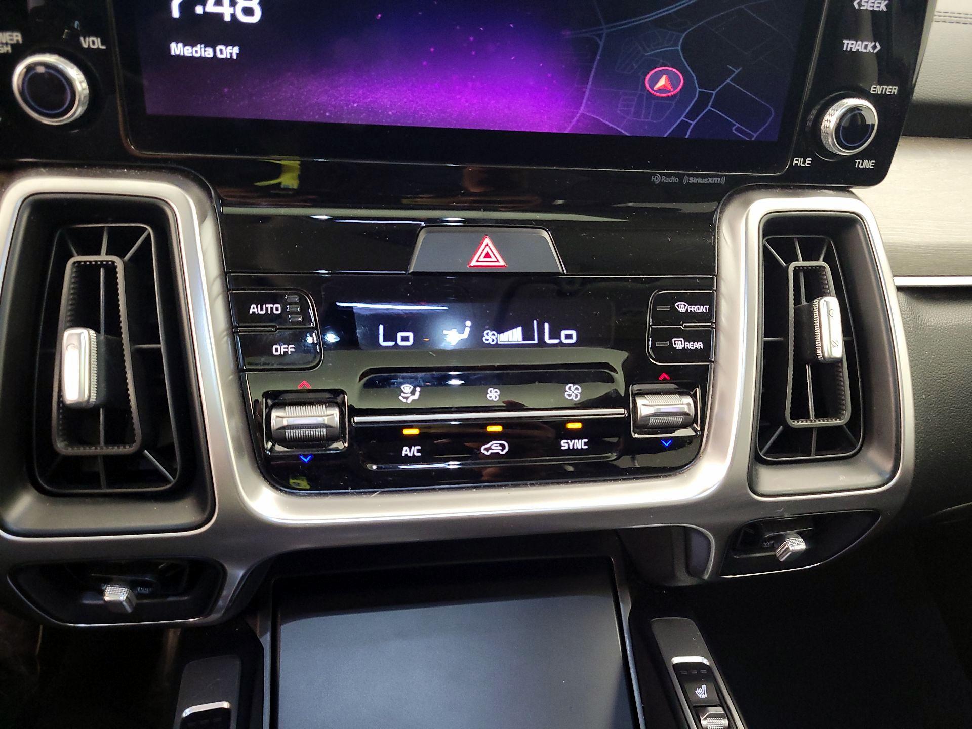 Thumbnail: 2023 Kia Sorento - 17