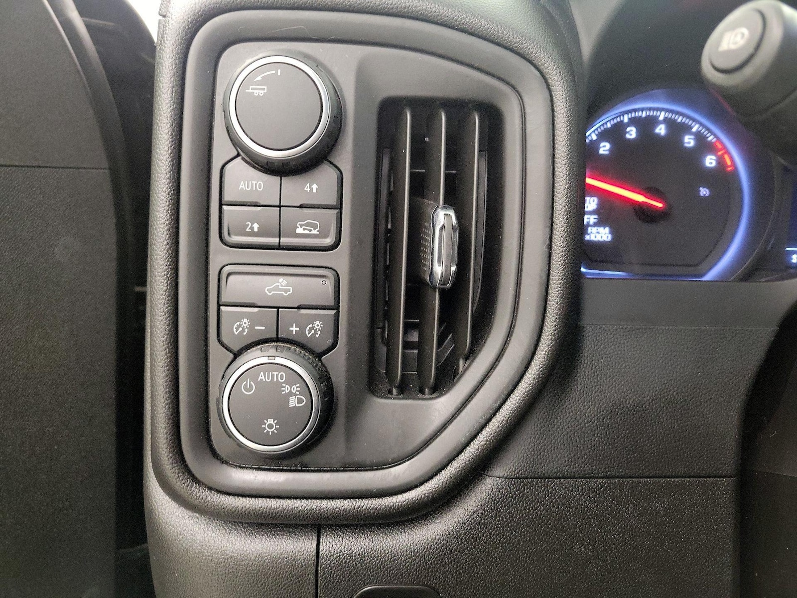 2023 Chevrolet Silverado 1500 Custom - Photo 14