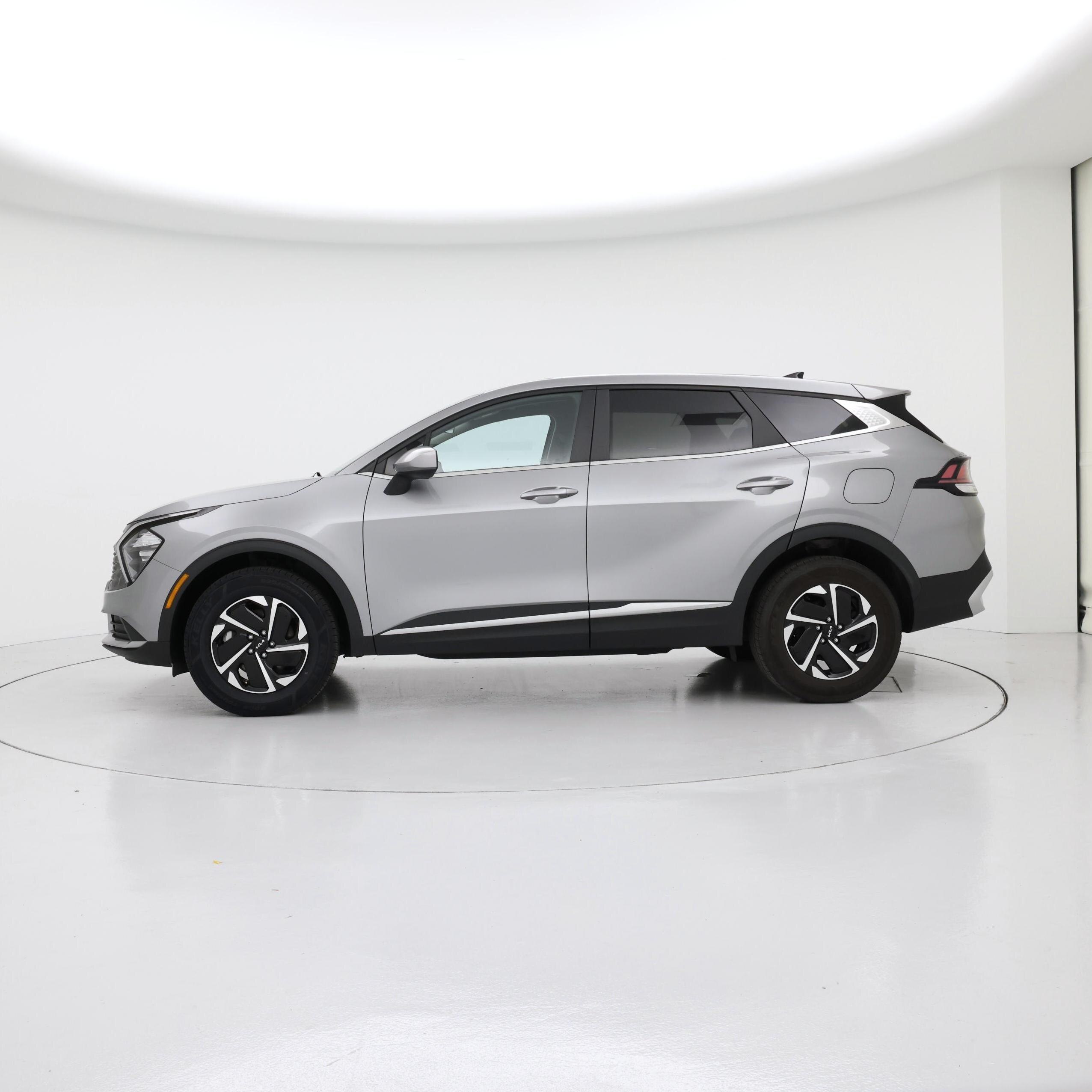 Thumbnail: 2023 Kia Sportage - 3