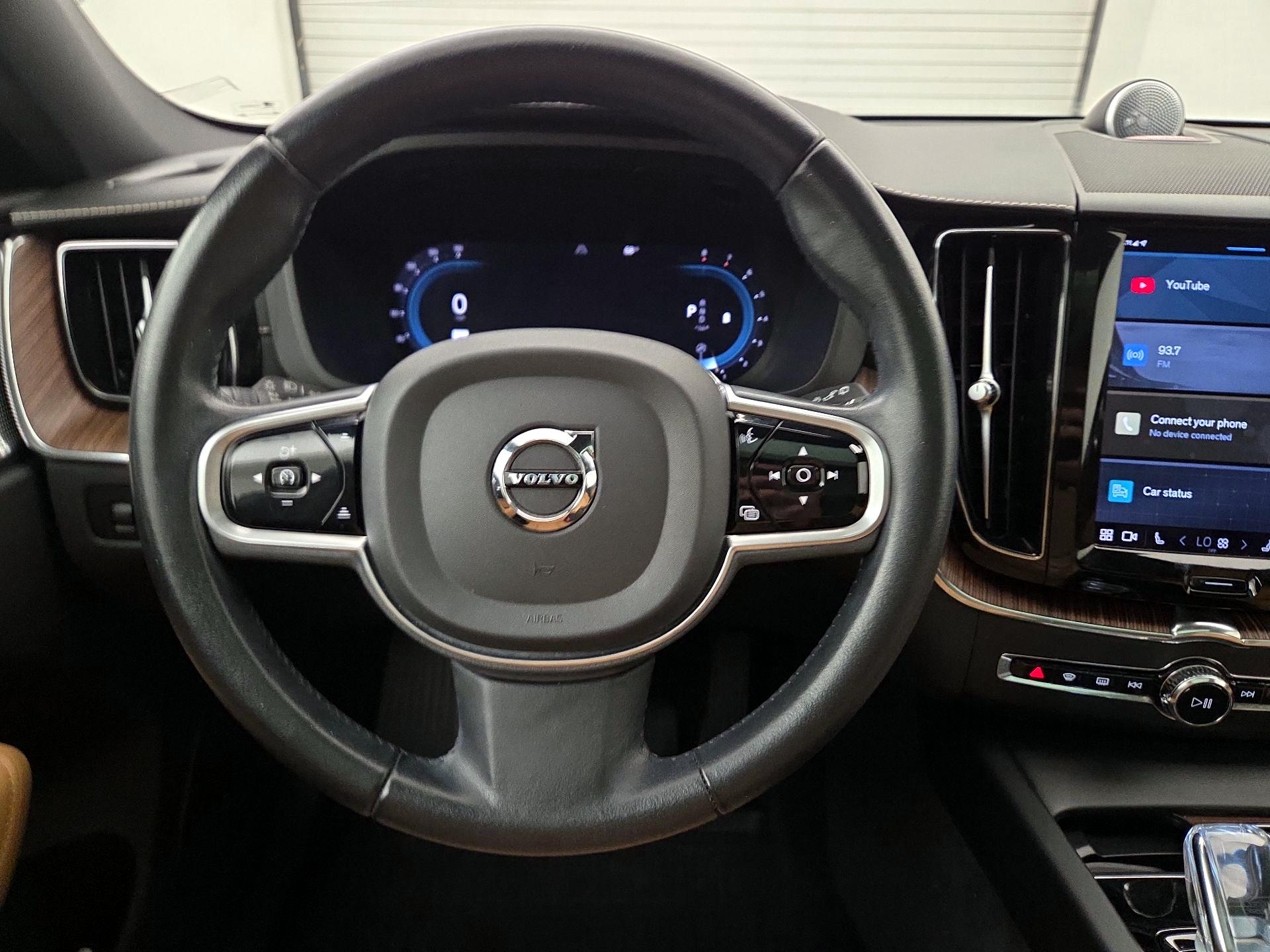 Thumbnail: 2022 Volvo XC60 - 10