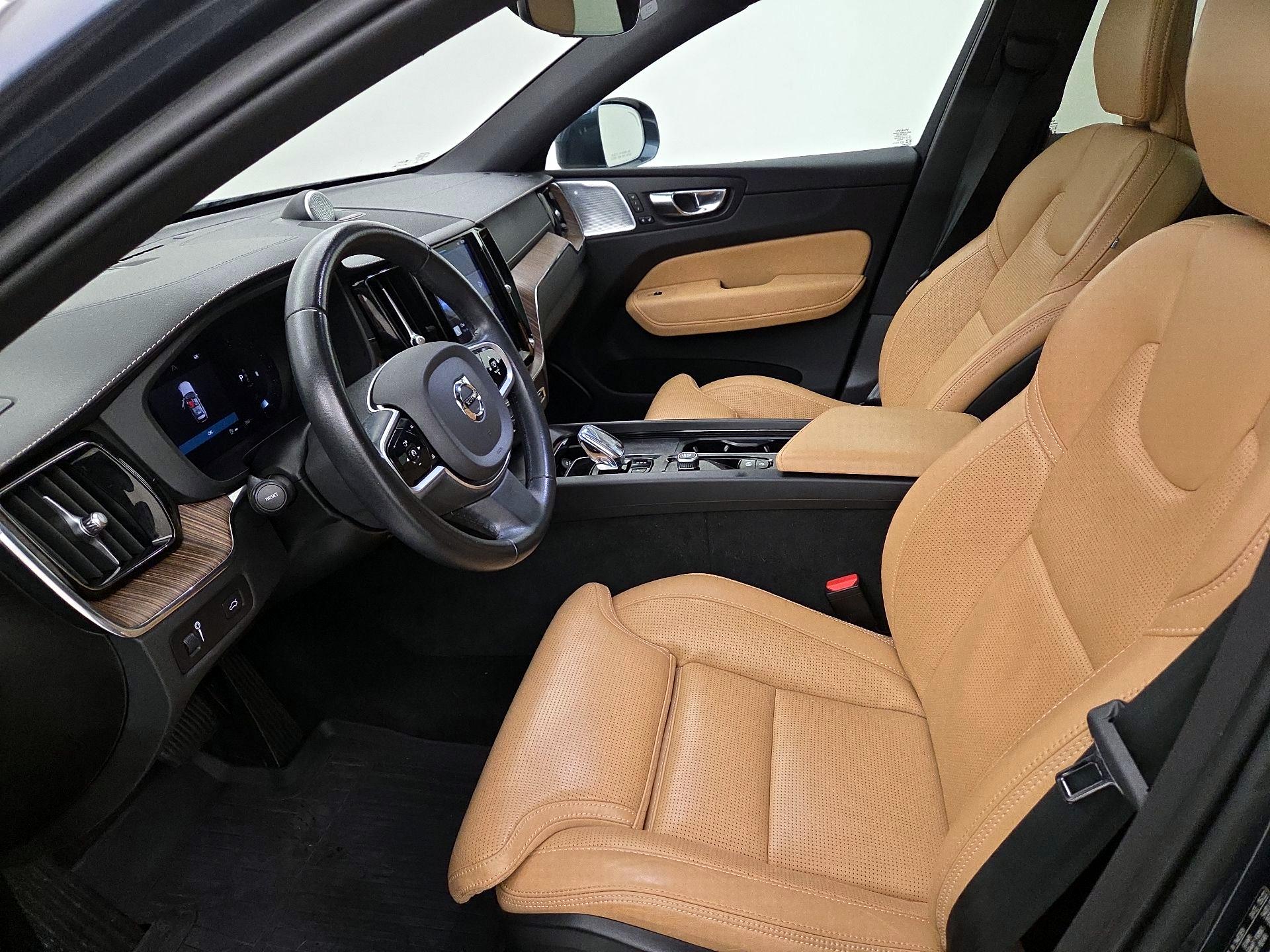 Thumbnail: 2022 Volvo XC60 - 11