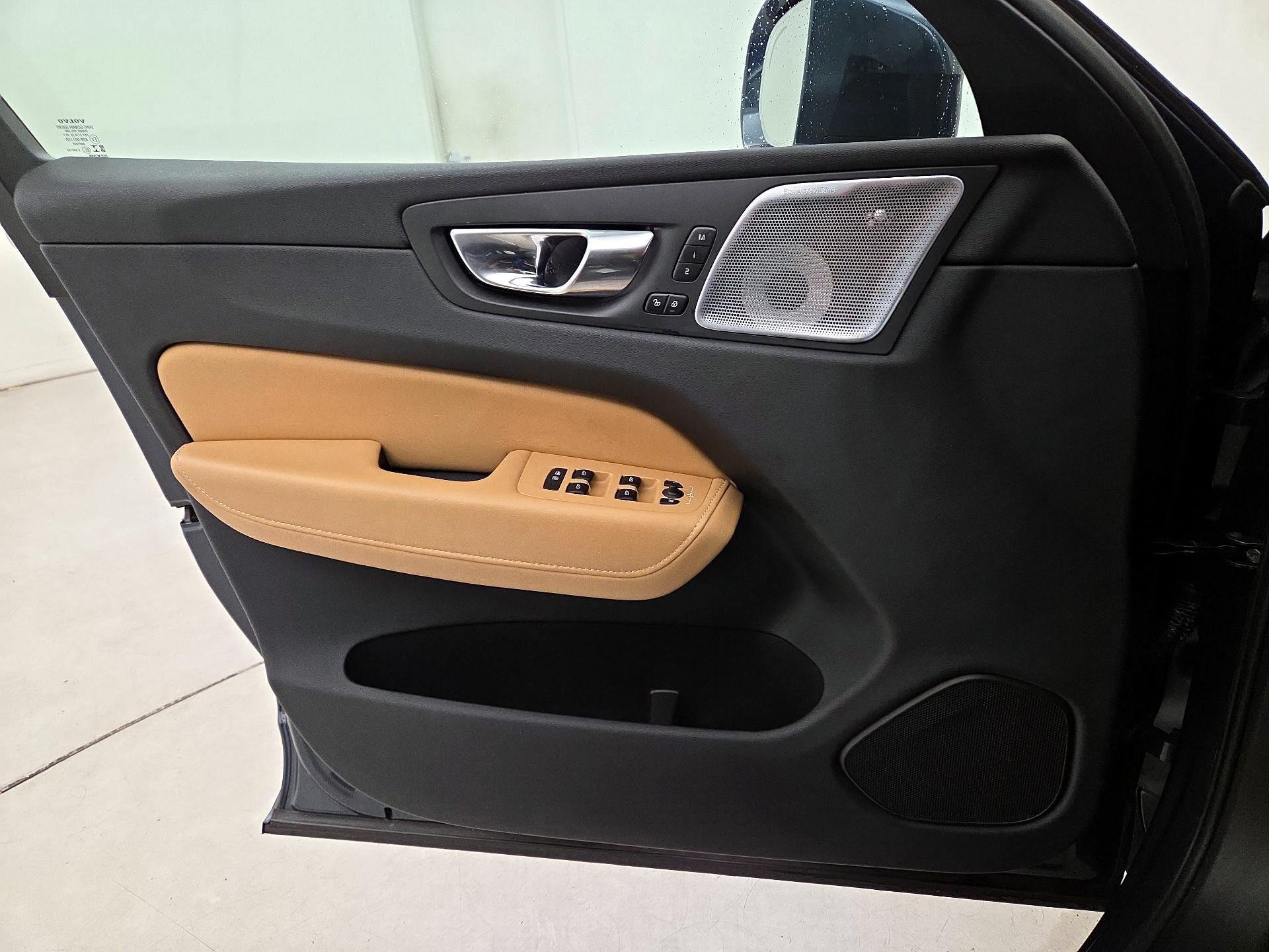 Thumbnail: 2022 Volvo XC60 - 12