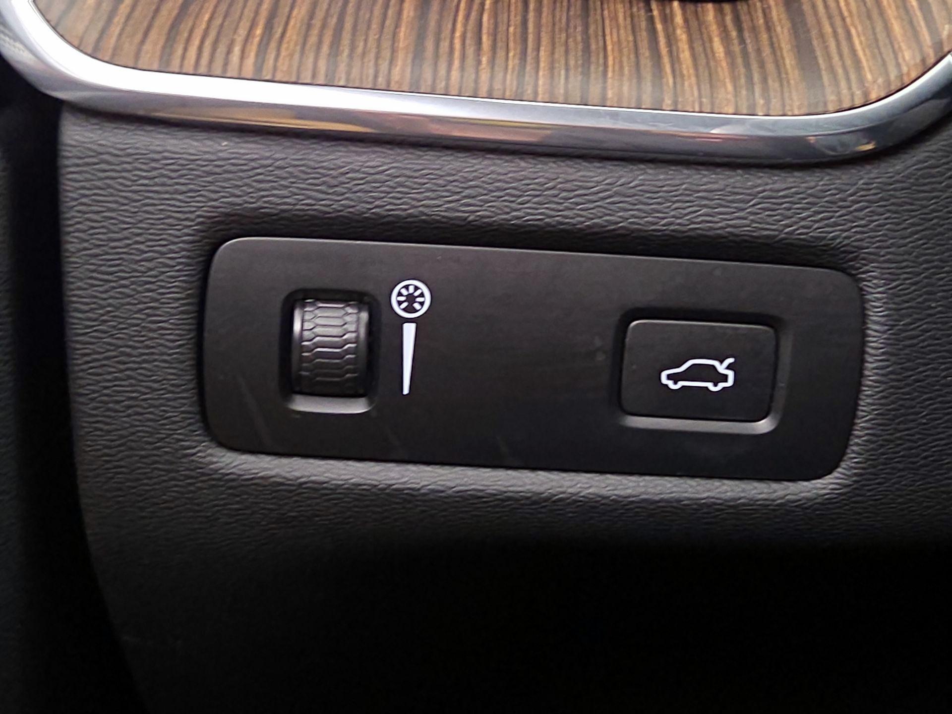 Thumbnail: 2022 Volvo XC60 - 13