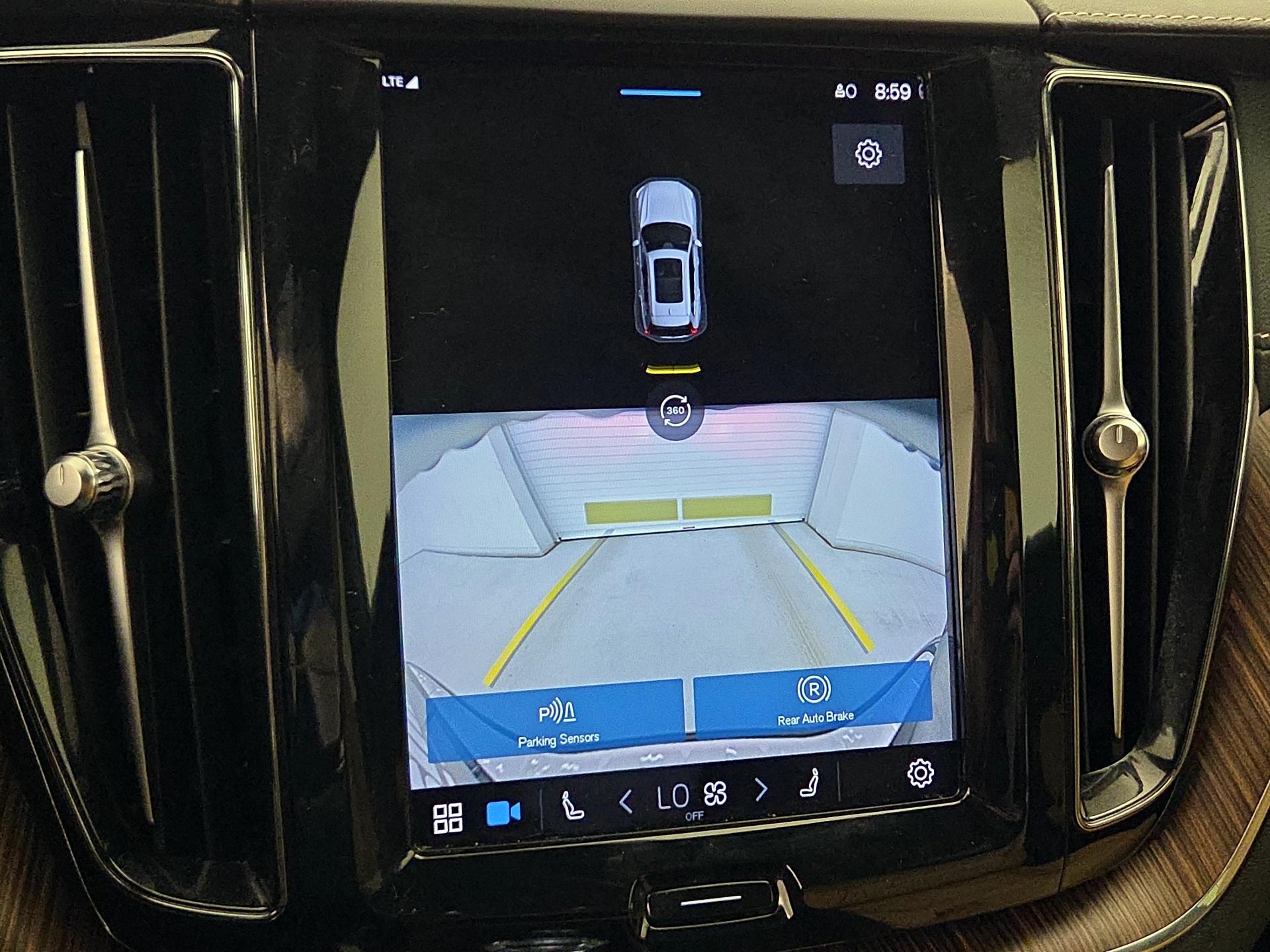 Thumbnail: 2022 Volvo XC60 - 14