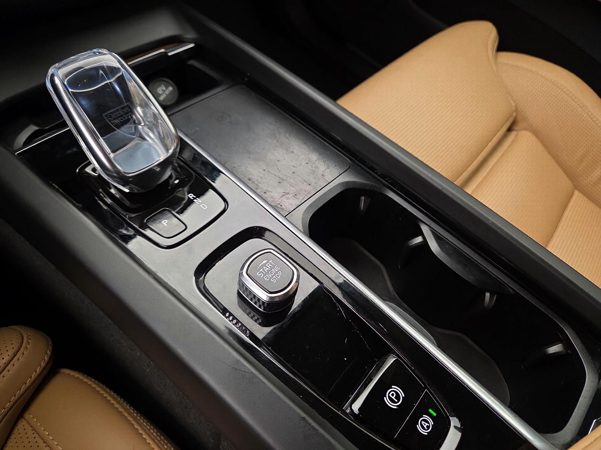 Thumbnail: 2022 Volvo XC60 - 17