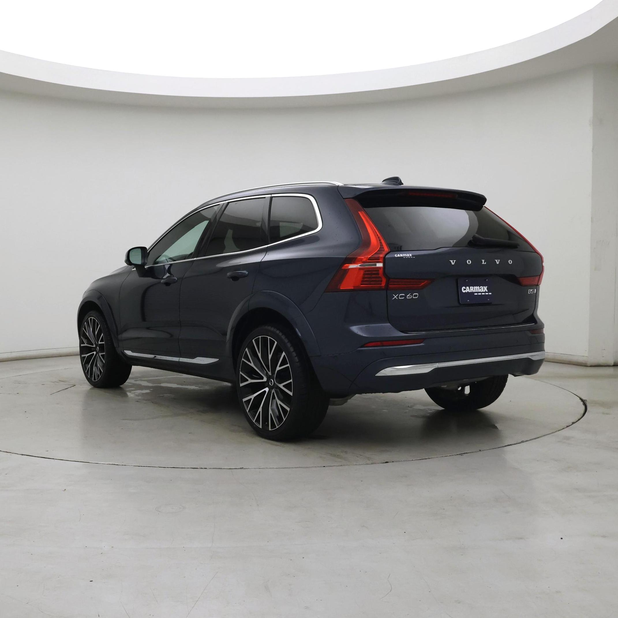 Thumbnail: 2022 Volvo XC60 - 2