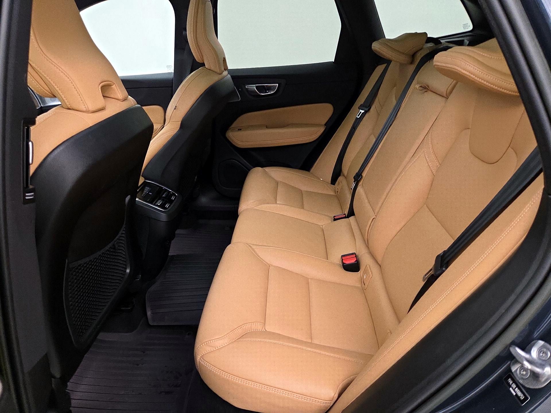 Thumbnail: 2022 Volvo XC60 - 20